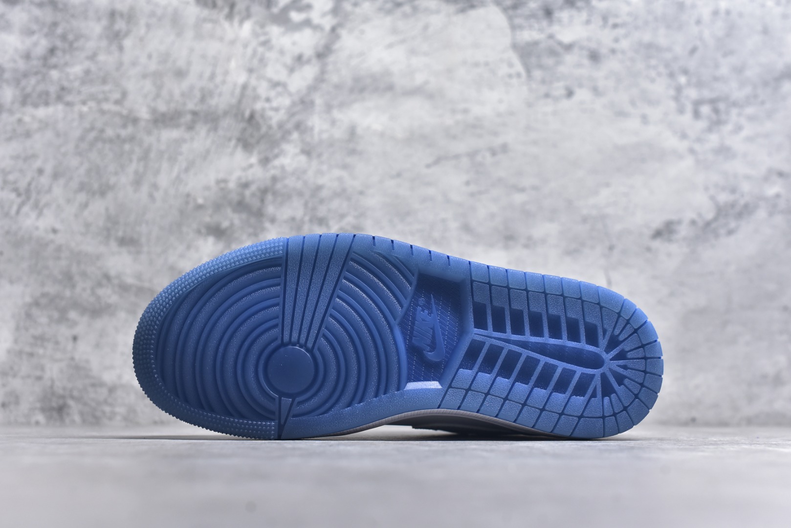 图片[6]-#Air Jordan AJ1 Low 低帮 HJ9955-100 全新流水线出品 DT版本唯一平替选择 市场第二梯队最强版 全部原鞋开发 原楦原纸板开发 全鞋电脑针车 原厂内置全掌气垫 原盒内在原标 唯一Zp原版鞋带绑法 免检产品 全新2022版型 全头层皮料 完美零毛边处理 原厂配置全掌气垫 价格定位良心 几十个配色陆续出货 实拍调校N版已经零色差零失真 百分百还原实物色彩所见即所得 不存在货不对板色差等低级问题 选购参考实物拍摄 不混卖不参货 只用心做好货严格选品 承诺混一赔十 尺码：36 36.5 37.5 38 38.5 39 40 40.5 41 42 42.5 43 44 44.5 45-选品中心