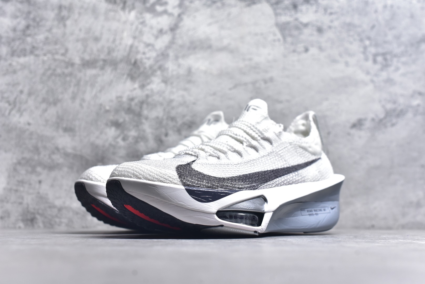 图片[2]-#Nike Zoom VaporFly Next% 3 \”Prototype\” 全新超级马拉松跑鞋 FD8315-102 #鞋款搭载两个Airzoom缓震配置，全掌型碳纤维板，缔造出色推进感；中底ZoomX 泡绵从后跟延伸至鞋头，超强回弹性 尺码：36 36.5 37.5 38 38.5 39 40 40.5 41 42 42.5 43 44 44.5 45 46-选品中心