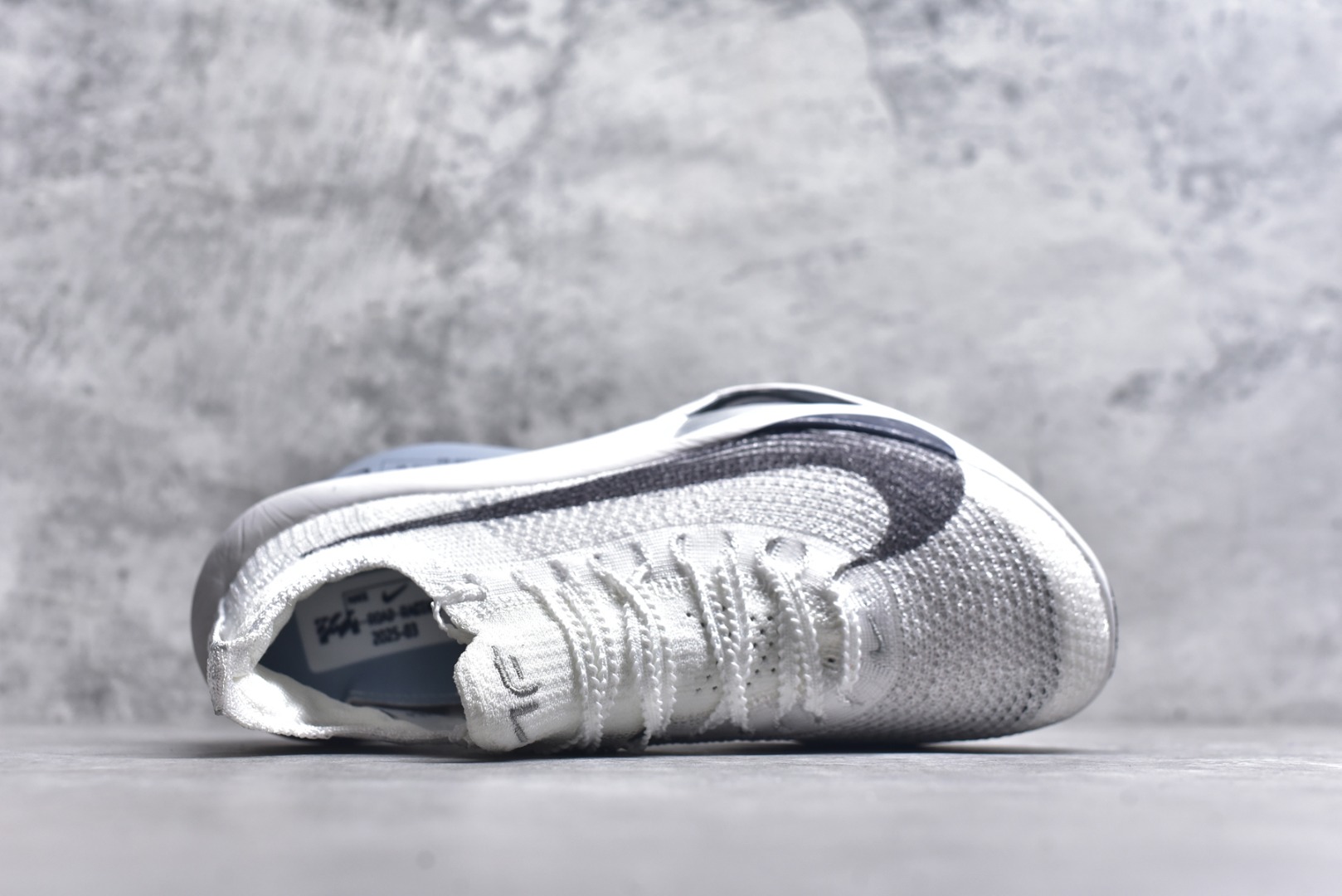 图片[4]-#Nike Zoom VaporFly Next% 3 \”Prototype\” 全新超级马拉松跑鞋 FD8315-102 #鞋款搭载两个Airzoom缓震配置，全掌型碳纤维板，缔造出色推进感；中底ZoomX 泡绵从后跟延伸至鞋头，超强回弹性 尺码：36 36.5 37.5 38 38.5 39 40 40.5 41 42 42.5 43 44 44.5 45 46-选品中心