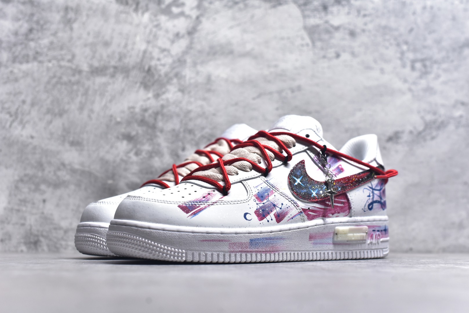 图片[2]-#Nike Air Force 1\’07 Low \”Gemini\” 手绘涂鸦十二星座系列 双子座 空军一号低帮休闲板鞋 521-621 #配色以星空为底色，搭配灵动线条与元素，将双子座的灵动、多元与对浩瀚世界的好奇感，巧妙地通过手绘呈现 尺码：36 36.5 37.5 38 38.5 39 40 40.5 41 42 42.5 43 44 44.5 45 9.D4-选品中心