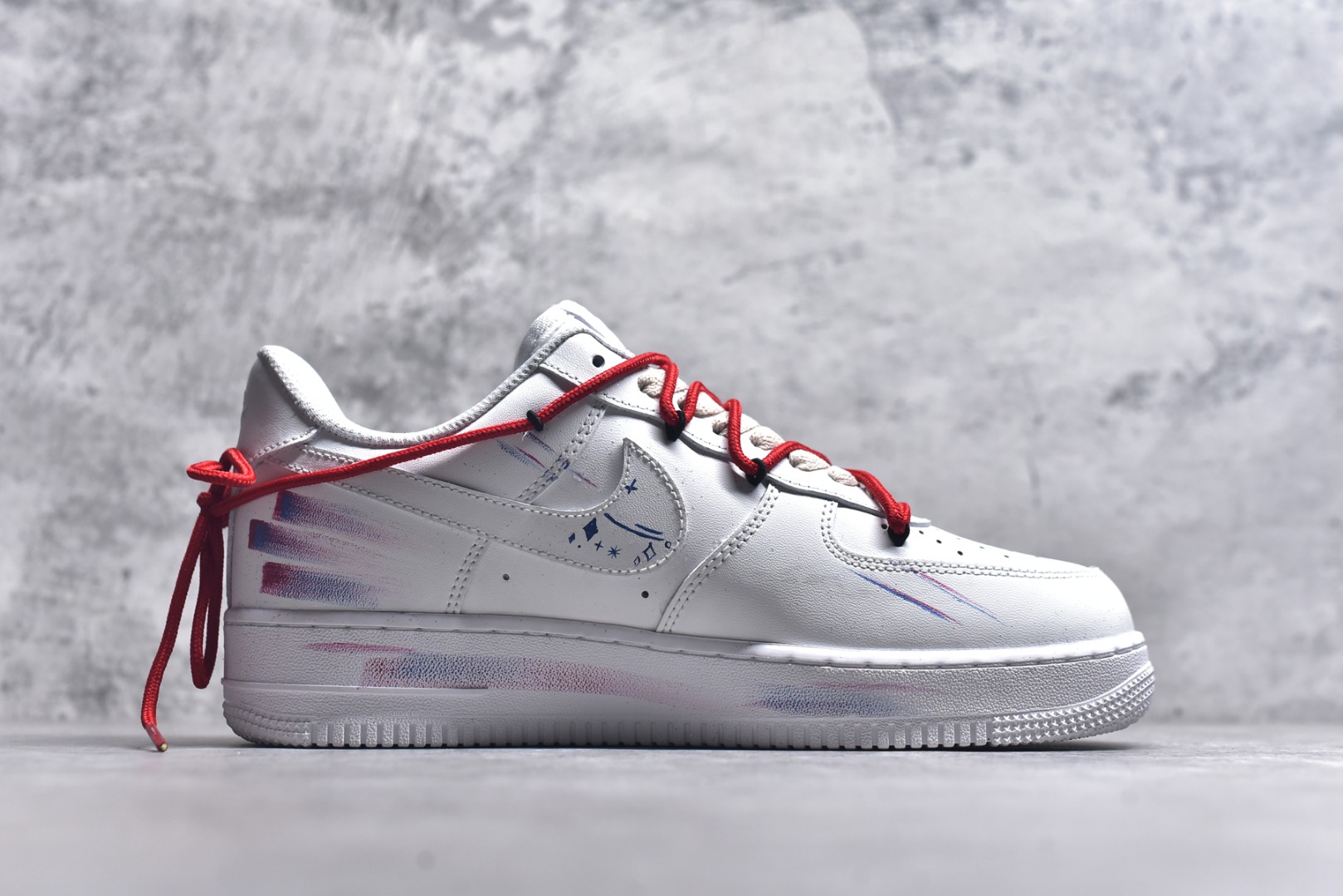 图片[3]-#Nike Air Force 1\’07 Low \”Gemini\” 手绘涂鸦十二星座系列 双子座 空军一号低帮休闲板鞋 521-621 #配色以星空为底色，搭配灵动线条与元素，将双子座的灵动、多元与对浩瀚世界的好奇感，巧妙地通过手绘呈现 尺码：36 36.5 37.5 38 38.5 39 40 40.5 41 42 42.5 43 44 44.5 45 9.D4-选品中心