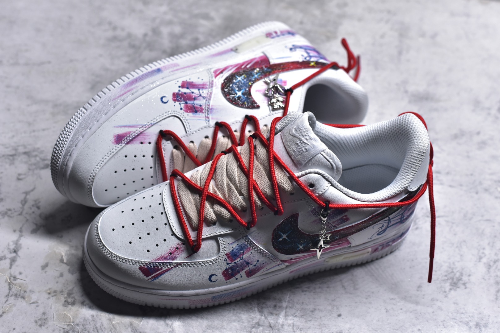 图片[7]-#Nike Air Force 1\’07 Low \”Gemini\” 手绘涂鸦十二星座系列 双子座 空军一号低帮休闲板鞋 521-621 #配色以星空为底色，搭配灵动线条与元素，将双子座的灵动、多元与对浩瀚世界的好奇感，巧妙地通过手绘呈现 尺码：36 36.5 37.5 38 38.5 39 40 40.5 41 42 42.5 43 44 44.5 45 9.D4-选品中心