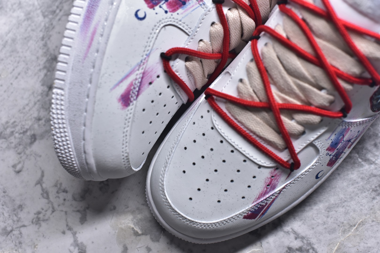 图片[8]-#Nike Air Force 1\’07 Low \”Gemini\” 手绘涂鸦十二星座系列 双子座 空军一号低帮休闲板鞋 521-621 #配色以星空为底色，搭配灵动线条与元素，将双子座的灵动、多元与对浩瀚世界的好奇感，巧妙地通过手绘呈现 尺码：36 36.5 37.5 38 38.5 39 40 40.5 41 42 42.5 43 44 44.5 45 9.D4-选品中心