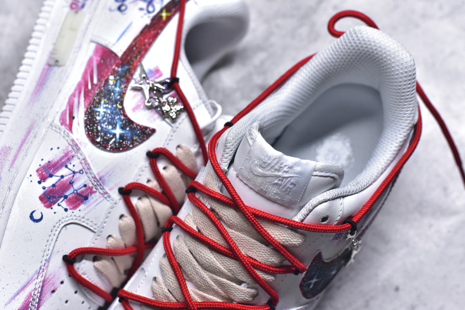 图片[9]-#Nike Air Force 1\’07 Low \”Gemini\” 手绘涂鸦十二星座系列 双子座 空军一号低帮休闲板鞋 521-621 #配色以星空为底色，搭配灵动线条与元素，将双子座的灵动、多元与对浩瀚世界的好奇感，巧妙地通过手绘呈现 尺码：36 36.5 37.5 38 38.5 39 40 40.5 41 42 42.5 43 44 44.5 45 9.D4-选品中心