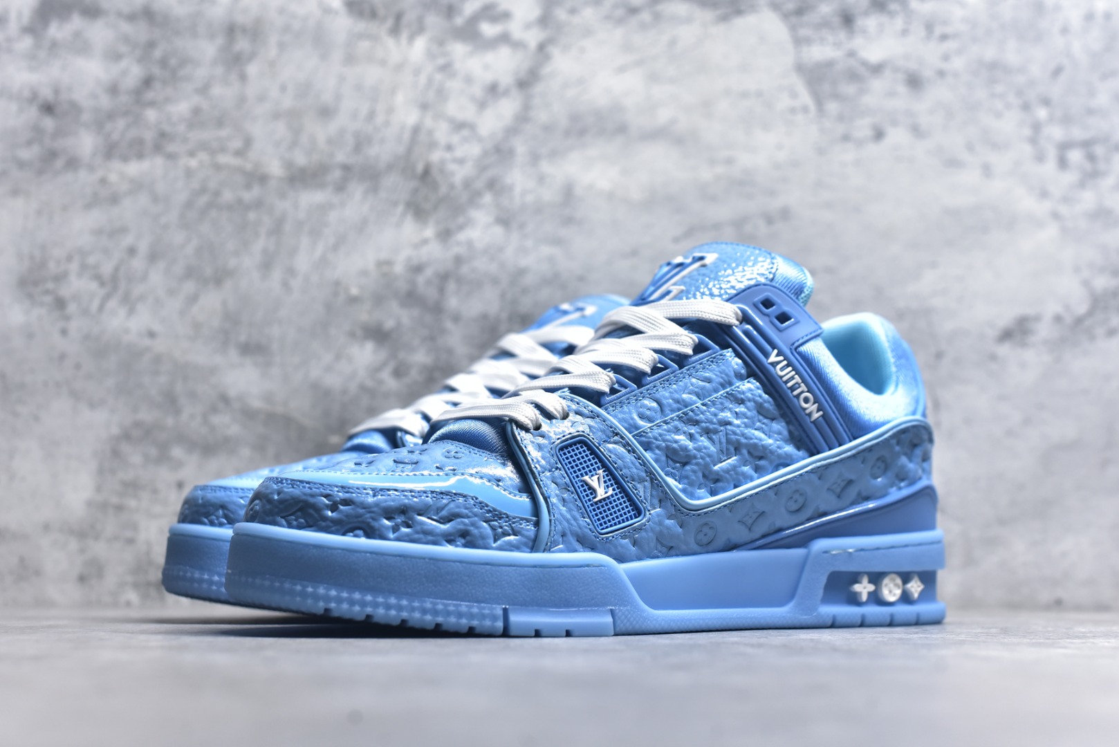 图片[2]-#AM-甄选 碾压市场7××版本 独家𝑻𝒓𝒂𝒊𝒏𝒆𝒓 现货入库💪🏻 救市品质 走量拉新神器 独家高定版最强平替 价格优势碾压市场 救市批次 高端零售 外贸专供 原版购入开发 正确空胶工艺 ZP级全套包装 完美楦型 正确卡色 大底TPU 质感媲美原版 细节与原版一致 注意区分市面通货 比肩高定 尺码：35-46-选品中心