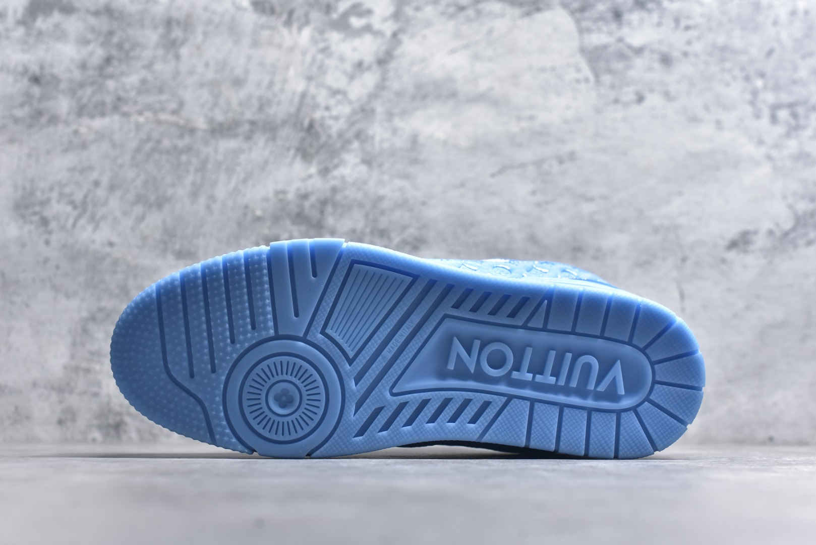 图片[6]-#AM-甄选 碾压市场7××版本 独家𝑻𝒓𝒂𝒊𝒏𝒆𝒓 现货入库💪🏻 救市品质 走量拉新神器 独家高定版最强平替 价格优势碾压市场 救市批次 高端零售 外贸专供 原版购入开发 正确空胶工艺 ZP级全套包装 完美楦型 正确卡色 大底TPU 质感媲美原版 细节与原版一致 注意区分市面通货 比肩高定 尺码：35-46-选品中心