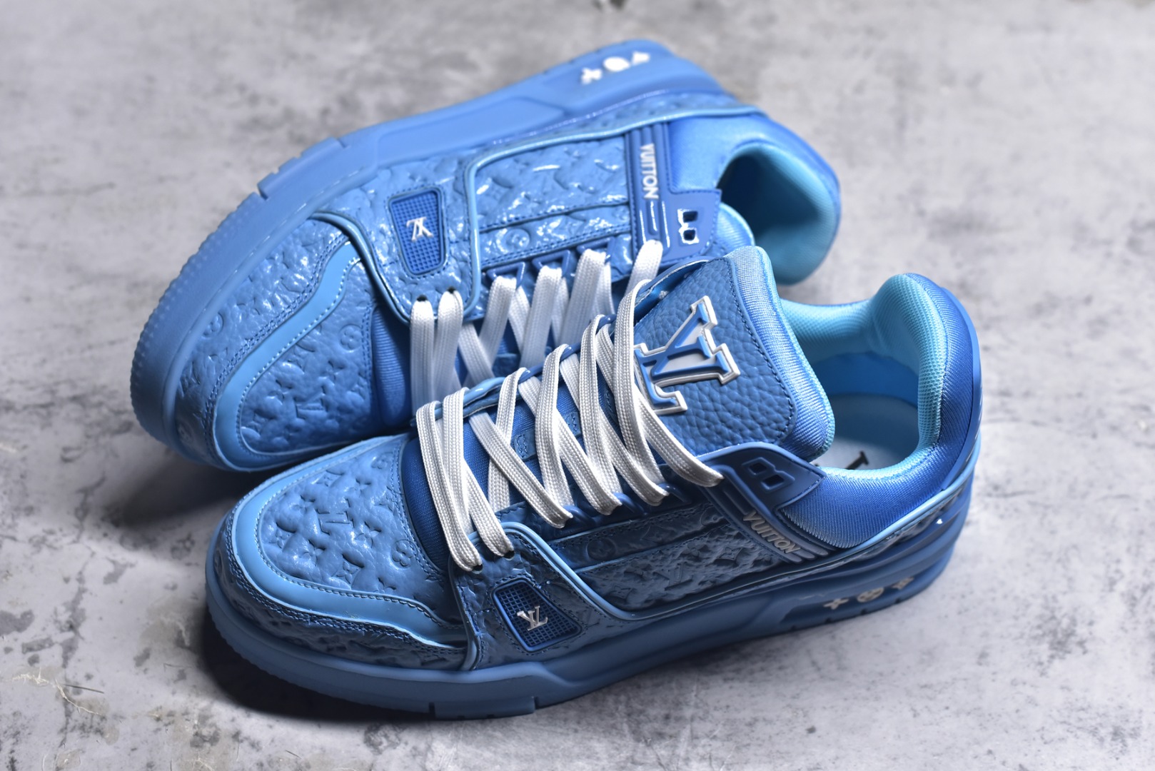 图片[7]-#AM-甄选 碾压市场7××版本 独家𝑻𝒓𝒂𝒊𝒏𝒆𝒓 现货入库💪🏻 救市品质 走量拉新神器 独家高定版最强平替 价格优势碾压市场 救市批次 高端零售 外贸专供 原版购入开发 正确空胶工艺 ZP级全套包装 完美楦型 正确卡色 大底TPU 质感媲美原版 细节与原版一致 注意区分市面通货 比肩高定 尺码：35-46-选品中心