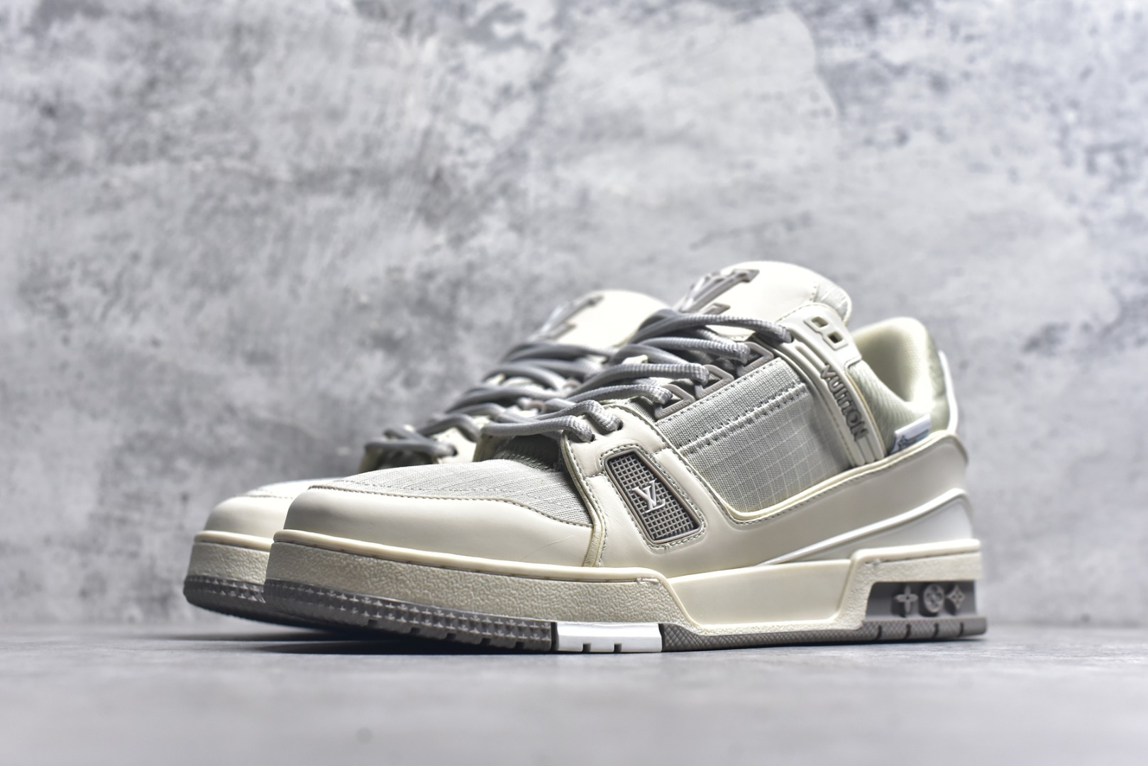 图片[2]-#AM-甄选 碾压市场7××版本 独家𝑻𝒓𝒂𝒊𝒏𝒆𝒓 现货入库💪🏻 救市品质 走量拉新神器 独家高定版最强平替 价格优势碾压市场 救市批次 高端零售 外贸专供 原版购入开发 正确空胶工艺 ZP级全套包装 完美楦型 正确卡色 大底TPU 质感媲美原版 细节与原版一致 注意区分市面通货 比肩高定 尺码：35-46-选品中心