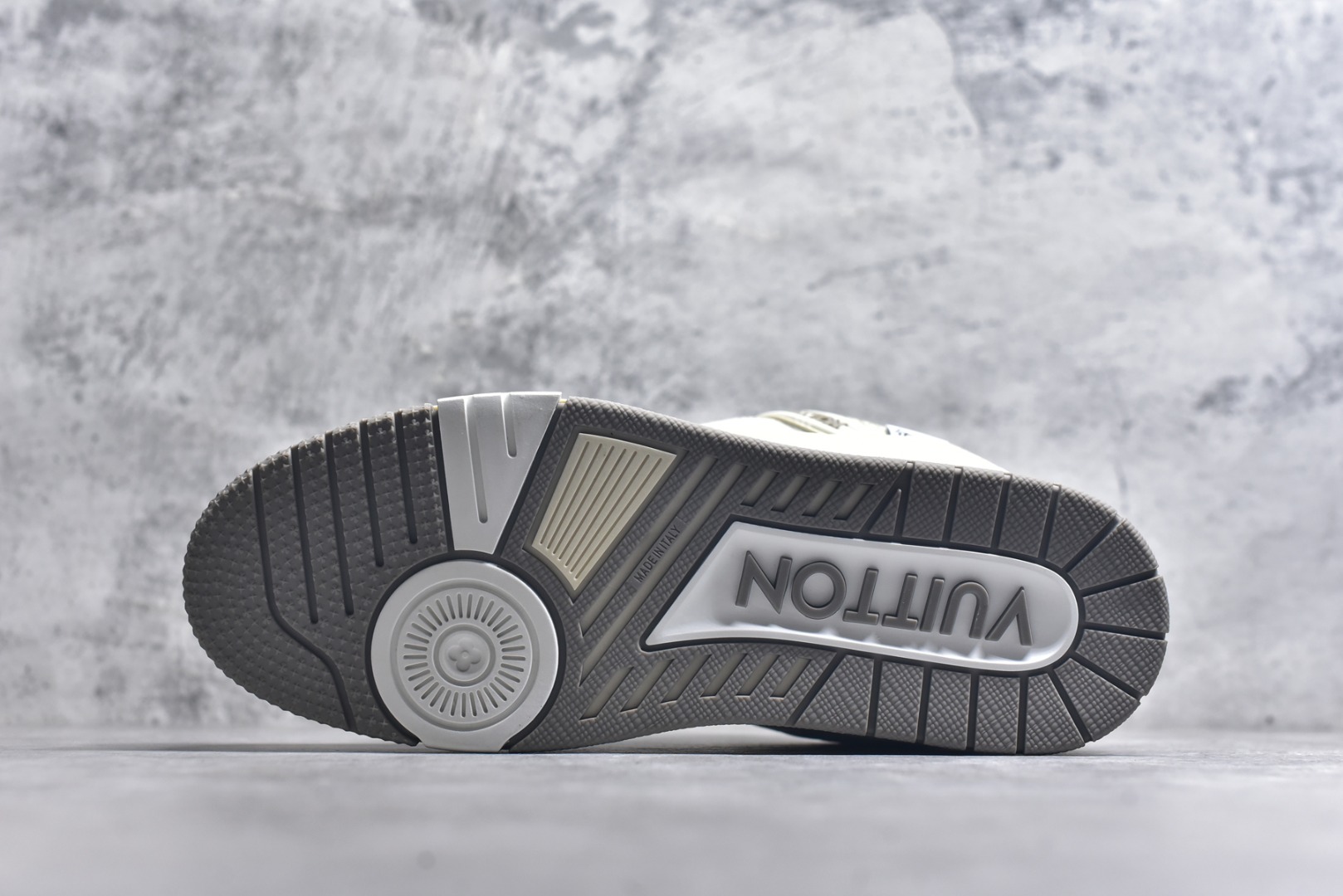 图片[6]-#AM-甄选 碾压市场7××版本 独家𝑻𝒓𝒂𝒊𝒏𝒆𝒓 现货入库💪🏻 救市品质 走量拉新神器 独家高定版最强平替 价格优势碾压市场 救市批次 高端零售 外贸专供 原版购入开发 正确空胶工艺 ZP级全套包装 完美楦型 正确卡色 大底TPU 质感媲美原版 细节与原版一致 注意区分市面通货 比肩高定 尺码：35-46-选品中心