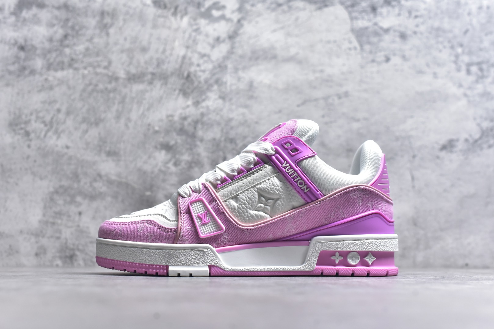 #AM-甄选 碾压市场7××版本 独家𝑻𝒓𝒂𝒊𝒏𝒆𝒓 现货入库💪🏻 救市品质 走量拉新神器 独家高定版最强平替 价格优势碾压市场 救市批次 高端零售 外贸专供 原版购入开发 正确空胶工艺 ZP级全套包装 完美楦型 正确卡色 大底TPU 质感媲美原版 细节与原版一致 注意区分市面通货 比肩高定 尺码：35-46-选品中心