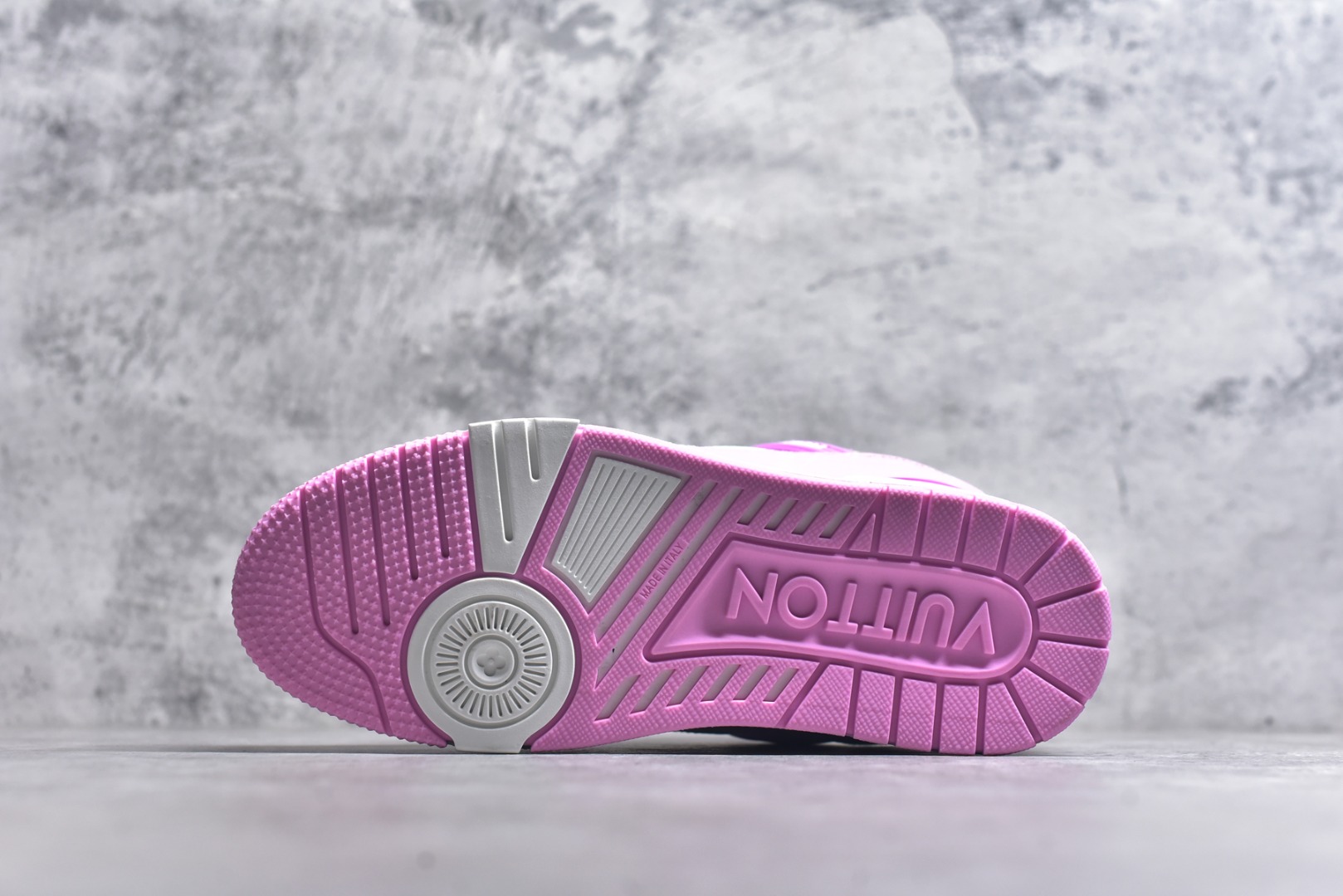 图片[6]-#AM-甄选 碾压市场7××版本 独家𝑻𝒓𝒂𝒊𝒏𝒆𝒓 现货入库💪🏻 救市品质 走量拉新神器 独家高定版最强平替 价格优势碾压市场 救市批次 高端零售 外贸专供 原版购入开发 正确空胶工艺 ZP级全套包装 完美楦型 正确卡色 大底TPU 质感媲美原版 细节与原版一致 注意区分市面通货 比肩高定 尺码：35-46-选品中心