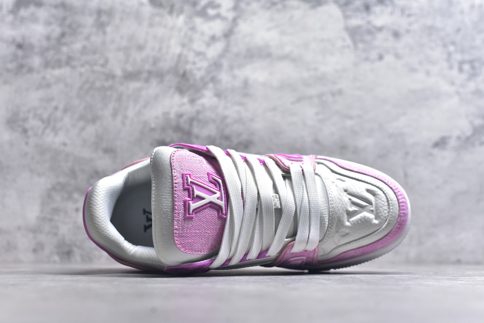 图片[4]-#AM-甄选 碾压市场7××版本 独家𝑻𝒓𝒂𝒊𝒏𝒆𝒓 现货入库💪🏻 救市品质 走量拉新神器 独家高定版最强平替 价格优势碾压市场 救市批次 高端零售 外贸专供 原版购入开发 正确空胶工艺 ZP级全套包装 完美楦型 正确卡色 大底TPU 质感媲美原版 细节与原版一致 注意区分市面通货 比肩高定 尺码：35-46-选品中心