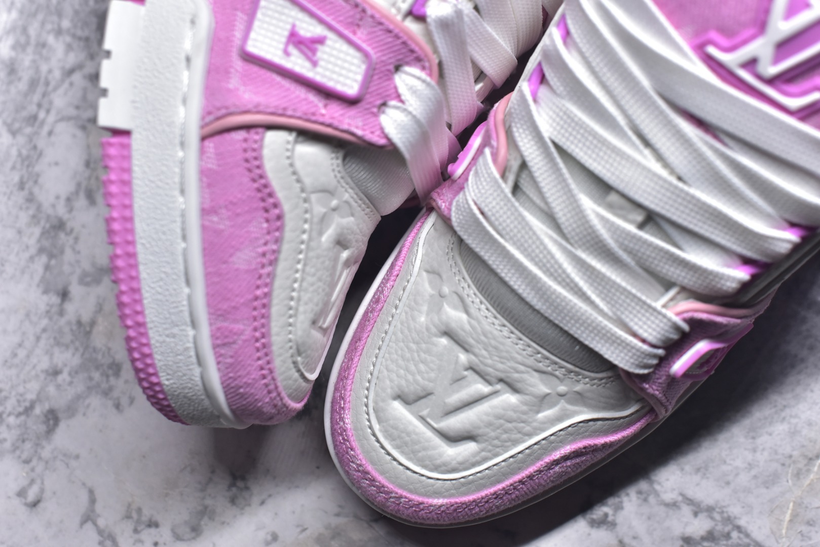 图片[8]-#AM-甄选 碾压市场7××版本 独家𝑻𝒓𝒂𝒊𝒏𝒆𝒓 现货入库💪🏻 救市品质 走量拉新神器 独家高定版最强平替 价格优势碾压市场 救市批次 高端零售 外贸专供 原版购入开发 正确空胶工艺 ZP级全套包装 完美楦型 正确卡色 大底TPU 质感媲美原版 细节与原版一致 注意区分市面通货 比肩高定 尺码：35-46-选品中心