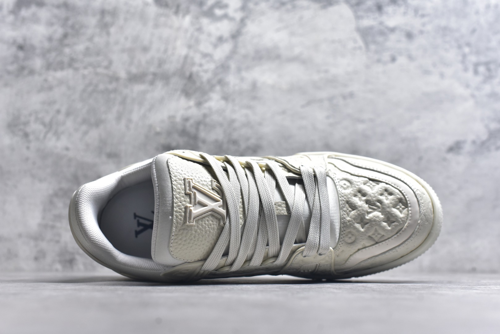 图片[4]-#AM-甄选 碾压市场7××版本 独家𝑻𝒓𝒂𝒊𝒏𝒆𝒓 现货入库💪🏻 救市品质 走量拉新神器 独家高定版最强平替 价格优势碾压市场 救市批次 高端零售 外贸专供 原版购入开发 正确空胶工艺 ZP级全套包装 完美楦型 正确卡色 大底TPU 质感媲美原版 细节与原版一致 注意区分市面通货 比肩高定 尺码：35-46-选品中心