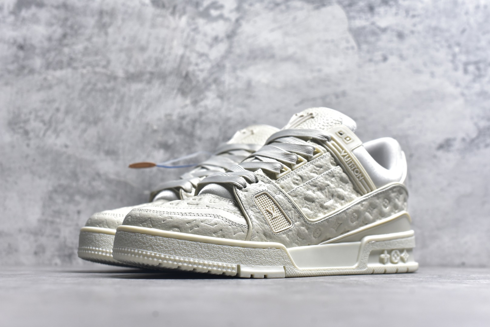 图片[2]-#AM-甄选 碾压市场7××版本 独家𝑻𝒓𝒂𝒊𝒏𝒆𝒓 现货入库💪🏻 救市品质 走量拉新神器 独家高定版最强平替 价格优势碾压市场 救市批次 高端零售 外贸专供 原版购入开发 正确空胶工艺 ZP级全套包装 完美楦型 正确卡色 大底TPU 质感媲美原版 细节与原版一致 注意区分市面通货 比肩高定 尺码：35-46-选品中心