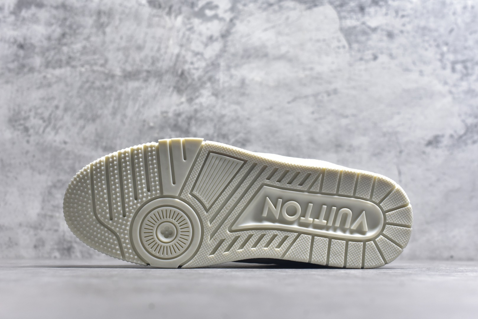 图片[6]-#AM-甄选 碾压市场7××版本 独家𝑻𝒓𝒂𝒊𝒏𝒆𝒓 现货入库💪🏻 救市品质 走量拉新神器 独家高定版最强平替 价格优势碾压市场 救市批次 高端零售 外贸专供 原版购入开发 正确空胶工艺 ZP级全套包装 完美楦型 正确卡色 大底TPU 质感媲美原版 细节与原版一致 注意区分市面通货 比肩高定 尺码：35-46-选品中心