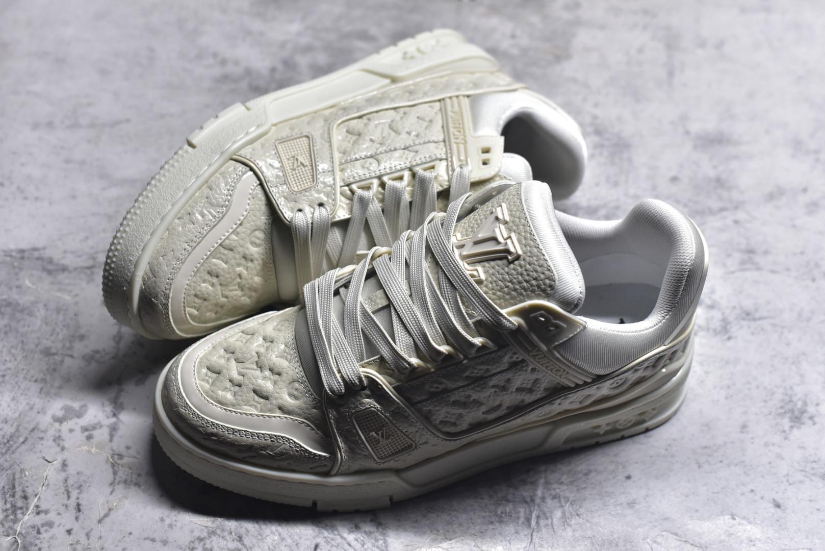 图片[7]-#AM-甄选 碾压市场7××版本 独家𝑻𝒓𝒂𝒊𝒏𝒆𝒓 现货入库💪🏻 救市品质 走量拉新神器 独家高定版最强平替 价格优势碾压市场 救市批次 高端零售 外贸专供 原版购入开发 正确空胶工艺 ZP级全套包装 完美楦型 正确卡色 大底TPU 质感媲美原版 细节与原版一致 注意区分市面通货 比肩高定 尺码：35-46-选品中心