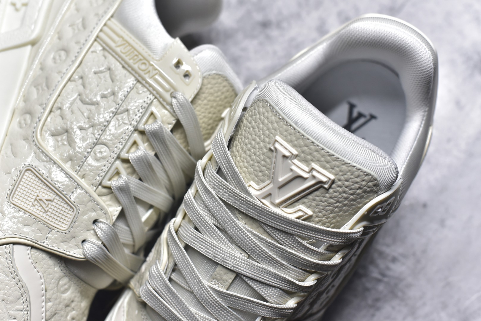 图片[9]-#AM-甄选 碾压市场7××版本 独家𝑻𝒓𝒂𝒊𝒏𝒆𝒓 现货入库💪🏻 救市品质 走量拉新神器 独家高定版最强平替 价格优势碾压市场 救市批次 高端零售 外贸专供 原版购入开发 正确空胶工艺 ZP级全套包装 完美楦型 正确卡色 大底TPU 质感媲美原版 细节与原版一致 注意区分市面通货 比肩高定 尺码：35-46-选品中心