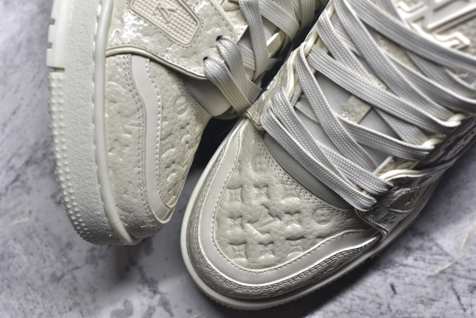 图片[8]-#AM-甄选 碾压市场7××版本 独家𝑻𝒓𝒂𝒊𝒏𝒆𝒓 现货入库💪🏻 救市品质 走量拉新神器 独家高定版最强平替 价格优势碾压市场 救市批次 高端零售 外贸专供 原版购入开发 正确空胶工艺 ZP级全套包装 完美楦型 正确卡色 大底TPU 质感媲美原版 细节与原版一致 注意区分市面通货 比肩高定 尺码：35-46-选品中心