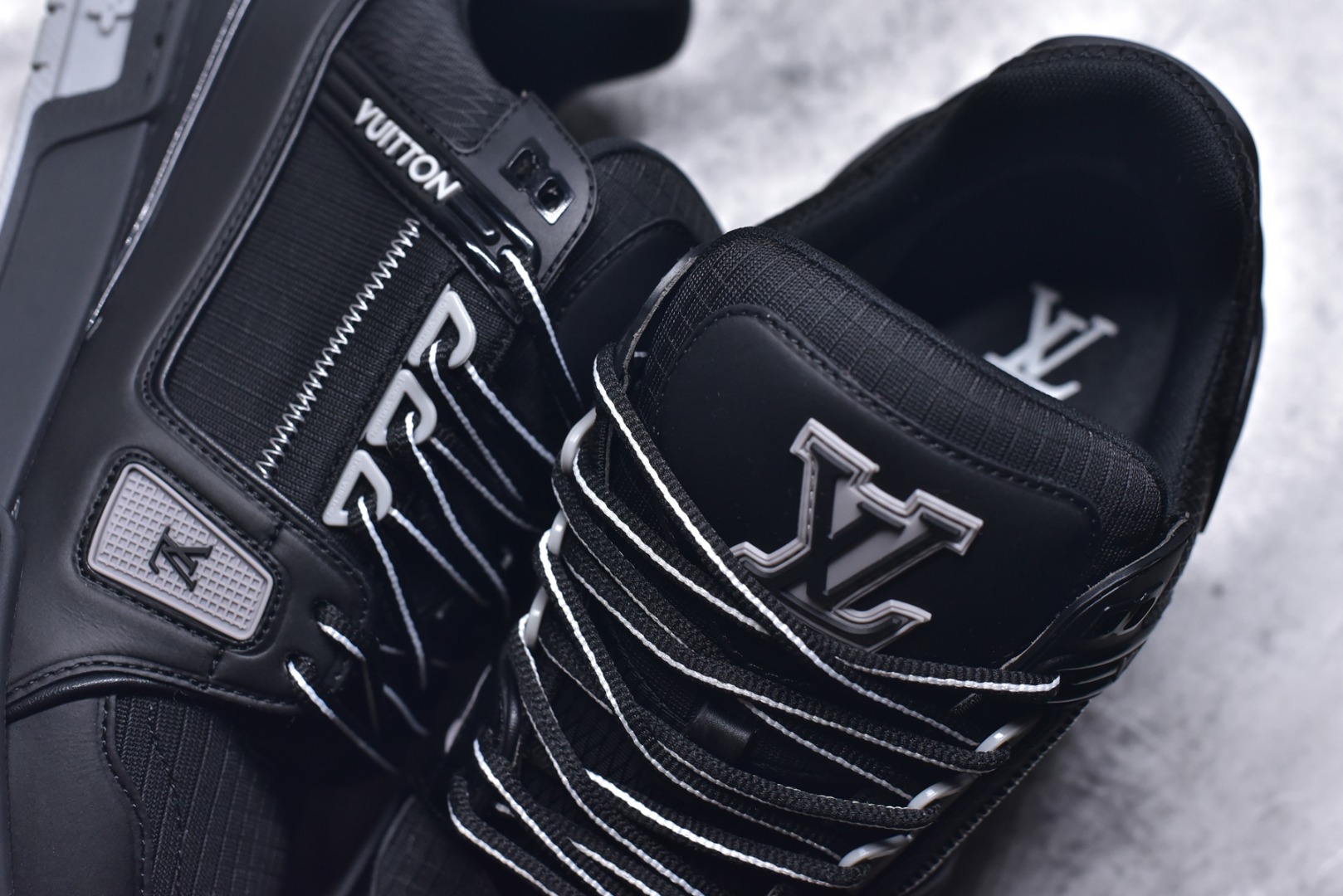 图片[9]-#AM-甄选 碾压市场7××版本 独家𝑻𝒓𝒂𝒊𝒏𝒆𝒓 现货入库💪🏻 救市品质 走量拉新神器 独家高定版最强平替 价格优势碾压市场 救市批次 高端零售 外贸专供 原版购入开发 正确空胶工艺 ZP级全套包装 完美楦型 正确卡色 大底TPU 质感媲美原版 细节与原版一致 注意区分市面通货 比肩高定 尺码：35-46-选品中心