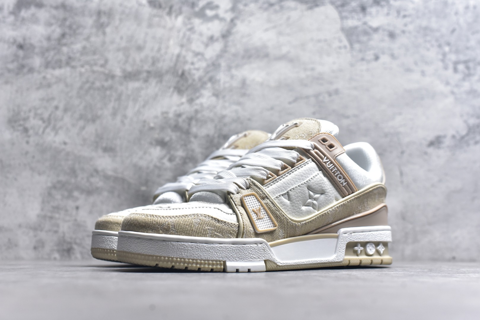 图片[2]-#AM-甄选 碾压市场7××版本 独家𝑻𝒓𝒂𝒊𝒏𝒆𝒓 现货入库💪🏻 救市品质 走量拉新神器 独家高定版最强平替 价格优势碾压市场 救市批次 高端零售 外贸专供 原版购入开发 正确空胶工艺 ZP级全套包装 完美楦型 正确卡色 大底TPU 质感媲美原版 细节与原版一致 注意区分市面通货 比肩高定 尺码：35-46-选品中心