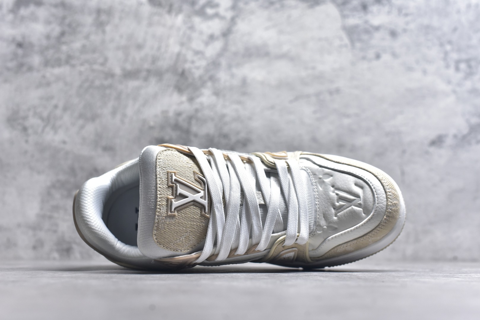 图片[4]-#AM-甄选 碾压市场7××版本 独家𝑻𝒓𝒂𝒊𝒏𝒆𝒓 现货入库💪🏻 救市品质 走量拉新神器 独家高定版最强平替 价格优势碾压市场 救市批次 高端零售 外贸专供 原版购入开发 正确空胶工艺 ZP级全套包装 完美楦型 正确卡色 大底TPU 质感媲美原版 细节与原版一致 注意区分市面通货 比肩高定 尺码：35-46-选品中心