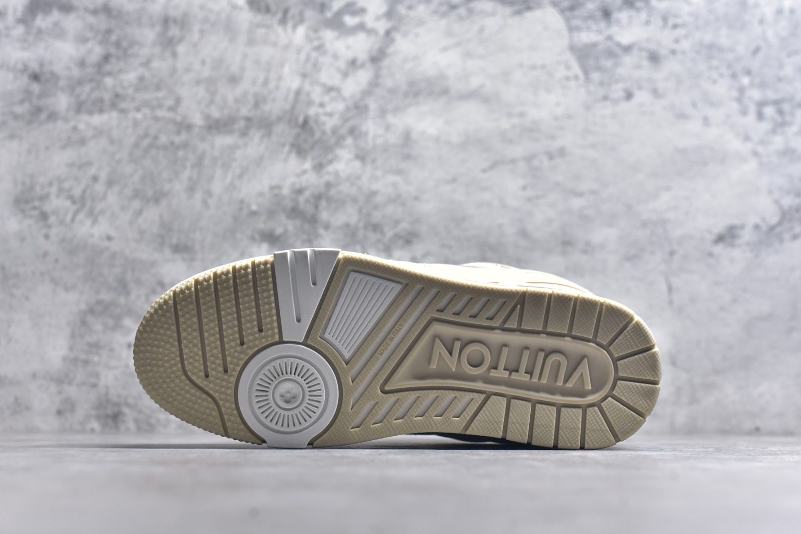 图片[6]-#AM-甄选 碾压市场7××版本 独家𝑻𝒓𝒂𝒊𝒏𝒆𝒓 现货入库💪🏻 救市品质 走量拉新神器 独家高定版最强平替 价格优势碾压市场 救市批次 高端零售 外贸专供 原版购入开发 正确空胶工艺 ZP级全套包装 完美楦型 正确卡色 大底TPU 质感媲美原版 细节与原版一致 注意区分市面通货 比肩高定 尺码：35-46-选品中心