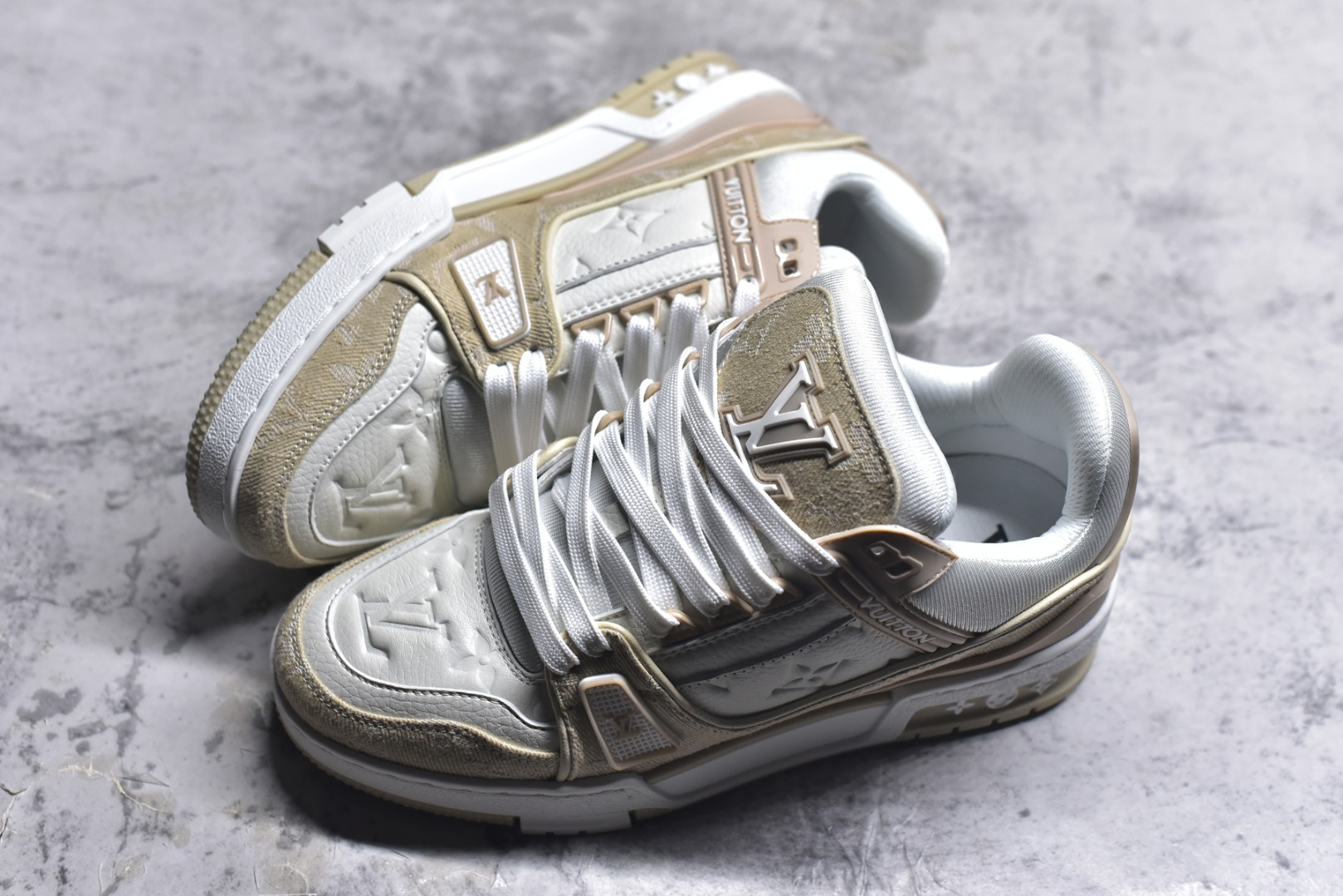 图片[7]-#AM-甄选 碾压市场7××版本 独家𝑻𝒓𝒂𝒊𝒏𝒆𝒓 现货入库💪🏻 救市品质 走量拉新神器 独家高定版最强平替 价格优势碾压市场 救市批次 高端零售 外贸专供 原版购入开发 正确空胶工艺 ZP级全套包装 完美楦型 正确卡色 大底TPU 质感媲美原版 细节与原版一致 注意区分市面通货 比肩高定 尺码：35-46-选品中心