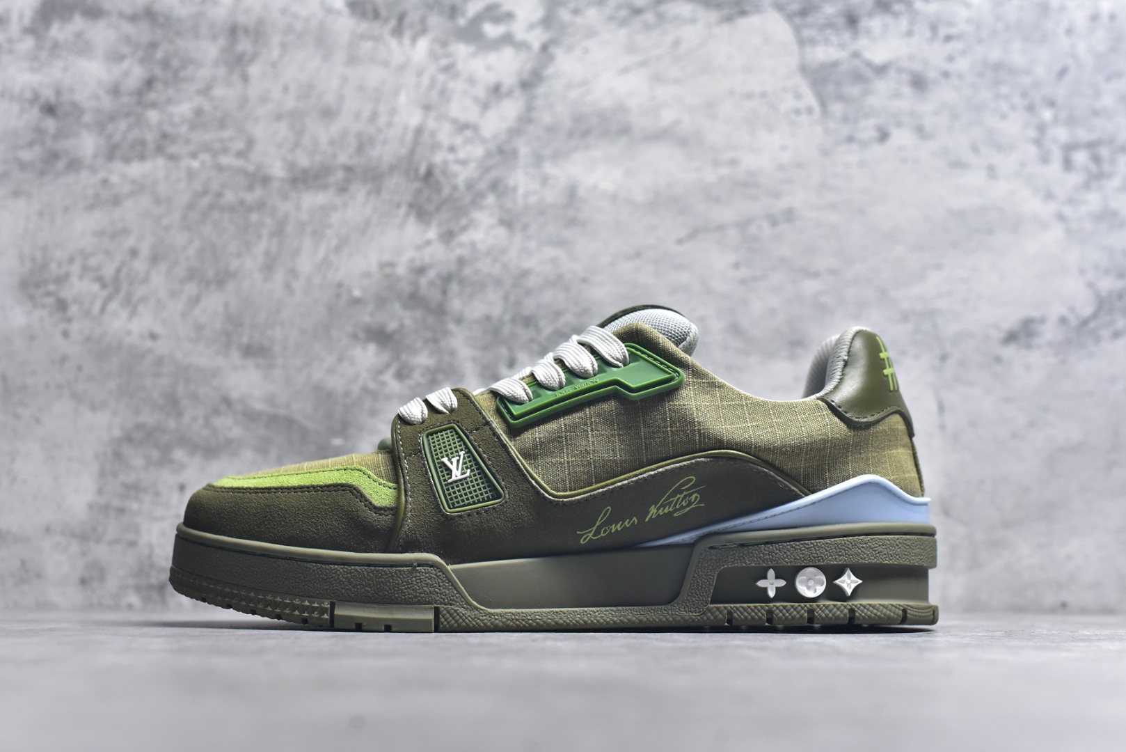 #AM-甄选 碾压市场7××版本 独家𝑻𝒓𝒂𝒊𝒏𝒆𝒓 现货入库💪🏻 救市品质 走量拉新神器 独家高定版最强平替 价格优势碾压市场 救市批次 高端零售 外贸专供 原版购入开发 正确空胶工艺 ZP级全套包装 完美楦型 正确卡色 大底TPU 质感媲美原版 细节与原版一致 注意区分市面通货 比肩高定 尺码：35-46-选品中心