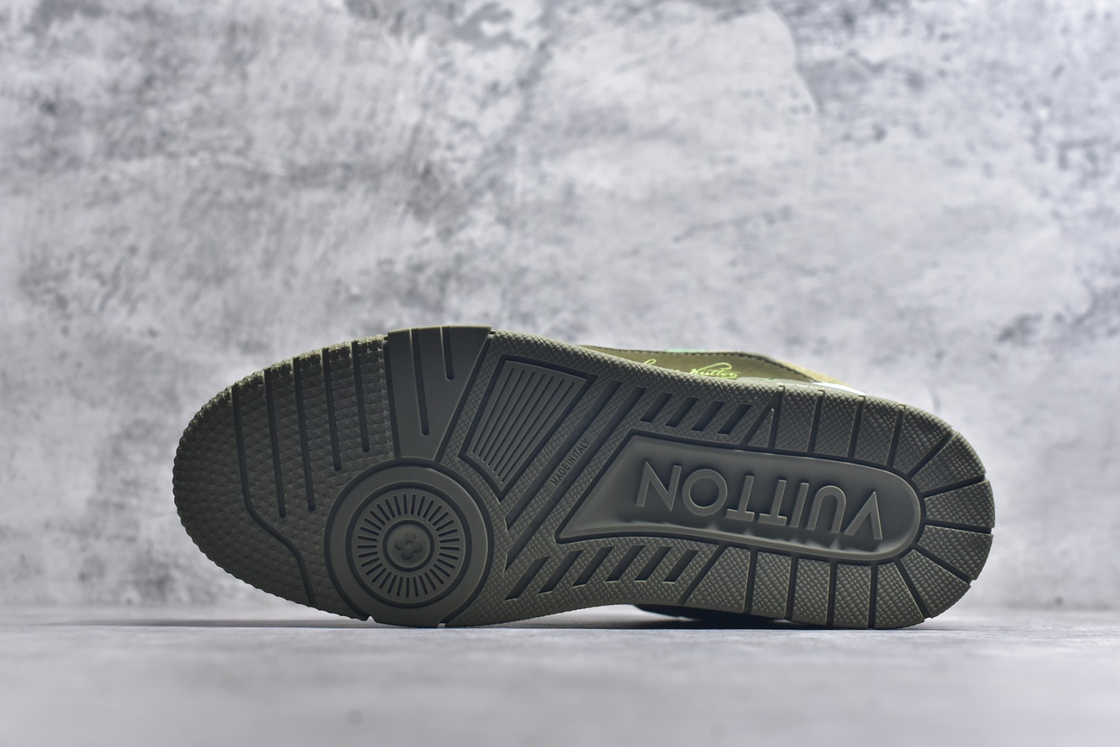 图片[6]-#AM-甄选 碾压市场7××版本 独家𝑻𝒓𝒂𝒊𝒏𝒆𝒓 现货入库💪🏻 救市品质 走量拉新神器 独家高定版最强平替 价格优势碾压市场 救市批次 高端零售 外贸专供 原版购入开发 正确空胶工艺 ZP级全套包装 完美楦型 正确卡色 大底TPU 质感媲美原版 细节与原版一致 注意区分市面通货 比肩高定 尺码：35-46-选品中心