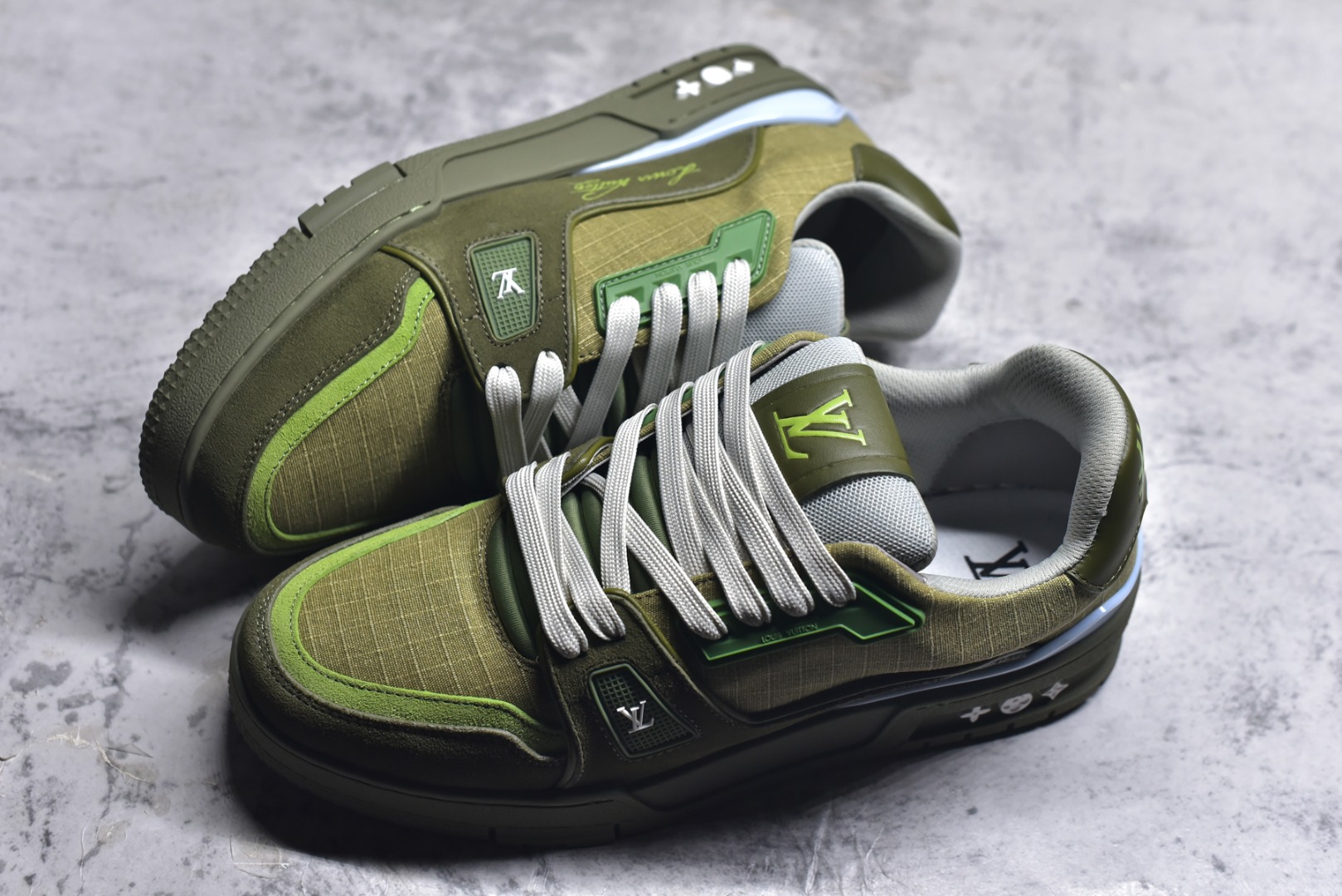 图片[7]-#AM-甄选 碾压市场7××版本 独家𝑻𝒓𝒂𝒊𝒏𝒆𝒓 现货入库💪🏻 救市品质 走量拉新神器 独家高定版最强平替 价格优势碾压市场 救市批次 高端零售 外贸专供 原版购入开发 正确空胶工艺 ZP级全套包装 完美楦型 正确卡色 大底TPU 质感媲美原版 细节与原版一致 注意区分市面通货 比肩高定 尺码：35-46-选品中心