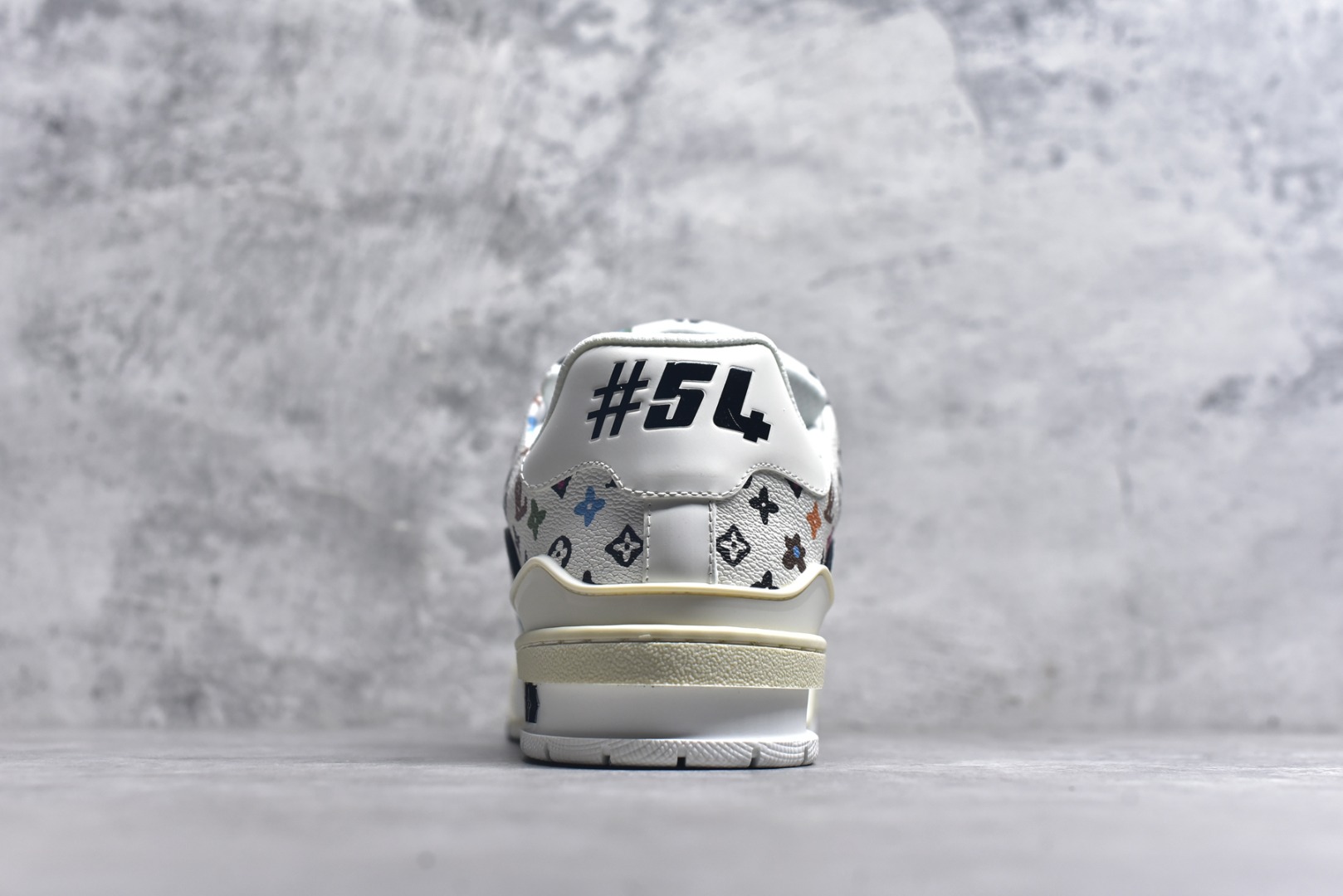 图片[5]-#AM-甄选 碾压市场7××版本 独家𝑻𝒓𝒂𝒊𝒏𝒆𝒓 现货入库💪🏻 救市品质 走量拉新神器 独家高定版最强平替 价格优势碾压市场 救市批次 高端零售 外贸专供 原版购入开发 正确空胶工艺 ZP级全套包装 完美楦型 正确卡色 大底TPU 质感媲美原版 细节与原版一致 注意区分市面通货 比肩高定 尺码：35-46-选品中心