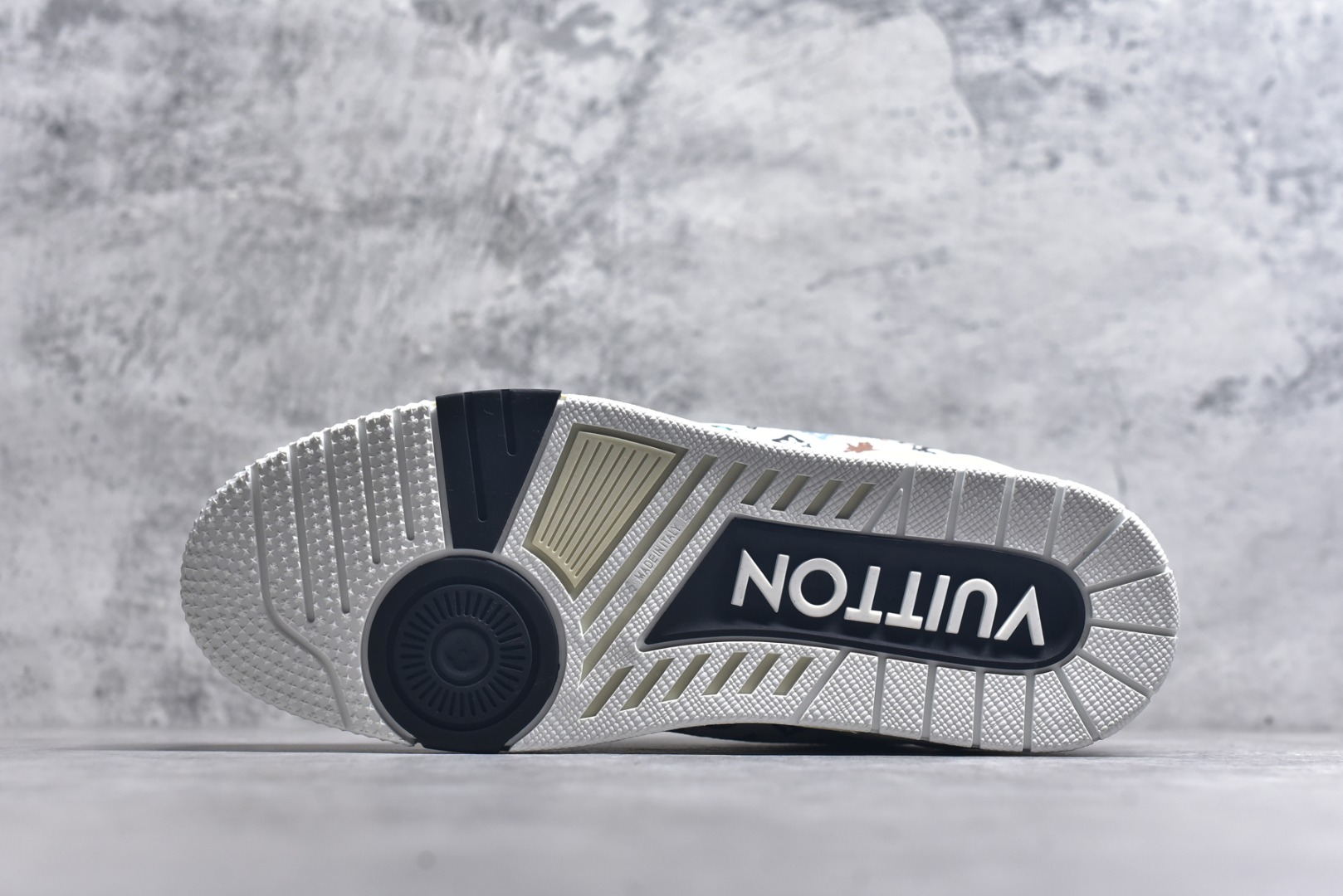 图片[6]-#AM-甄选 碾压市场7××版本 独家𝑻𝒓𝒂𝒊𝒏𝒆𝒓 现货入库💪🏻 救市品质 走量拉新神器 独家高定版最强平替 价格优势碾压市场 救市批次 高端零售 外贸专供 原版购入开发 正确空胶工艺 ZP级全套包装 完美楦型 正确卡色 大底TPU 质感媲美原版 细节与原版一致 注意区分市面通货 比肩高定 尺码：35-46-选品中心