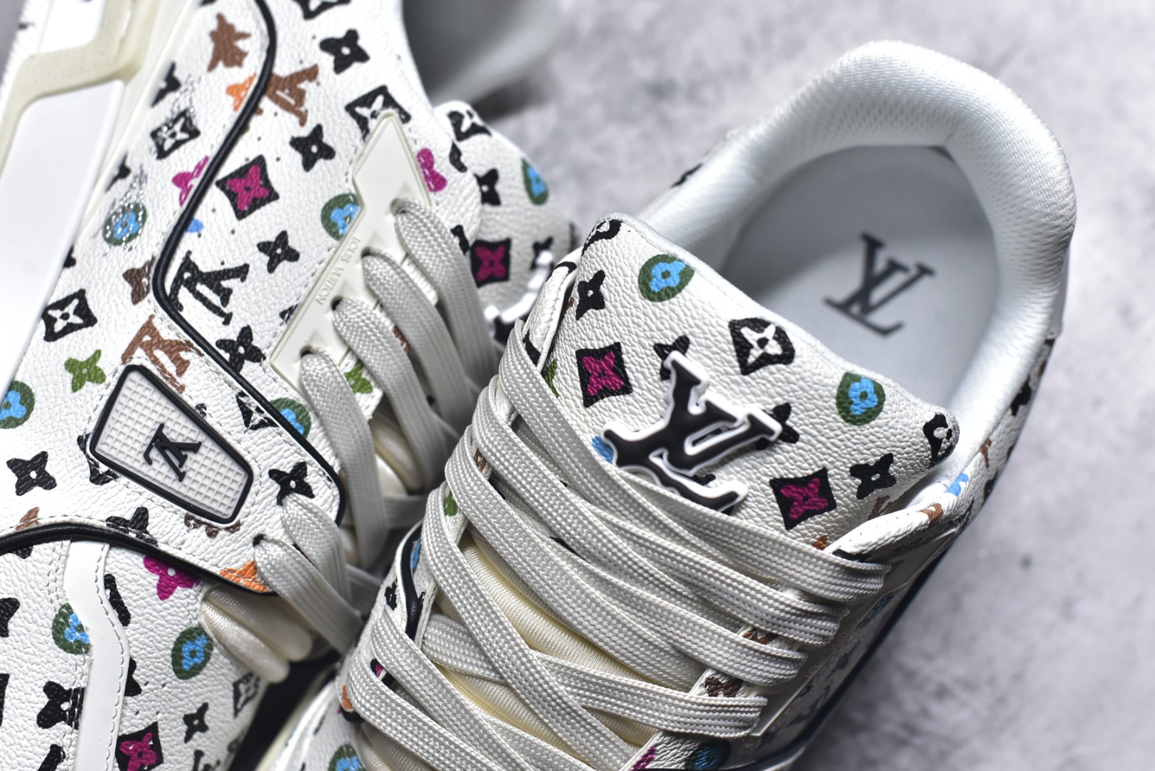 图片[9]-#AM-甄选 碾压市场7××版本 独家𝑻𝒓𝒂𝒊𝒏𝒆𝒓 现货入库💪🏻 救市品质 走量拉新神器 独家高定版最强平替 价格优势碾压市场 救市批次 高端零售 外贸专供 原版购入开发 正确空胶工艺 ZP级全套包装 完美楦型 正确卡色 大底TPU 质感媲美原版 细节与原版一致 注意区分市面通货 比肩高定 尺码：35-46-选品中心