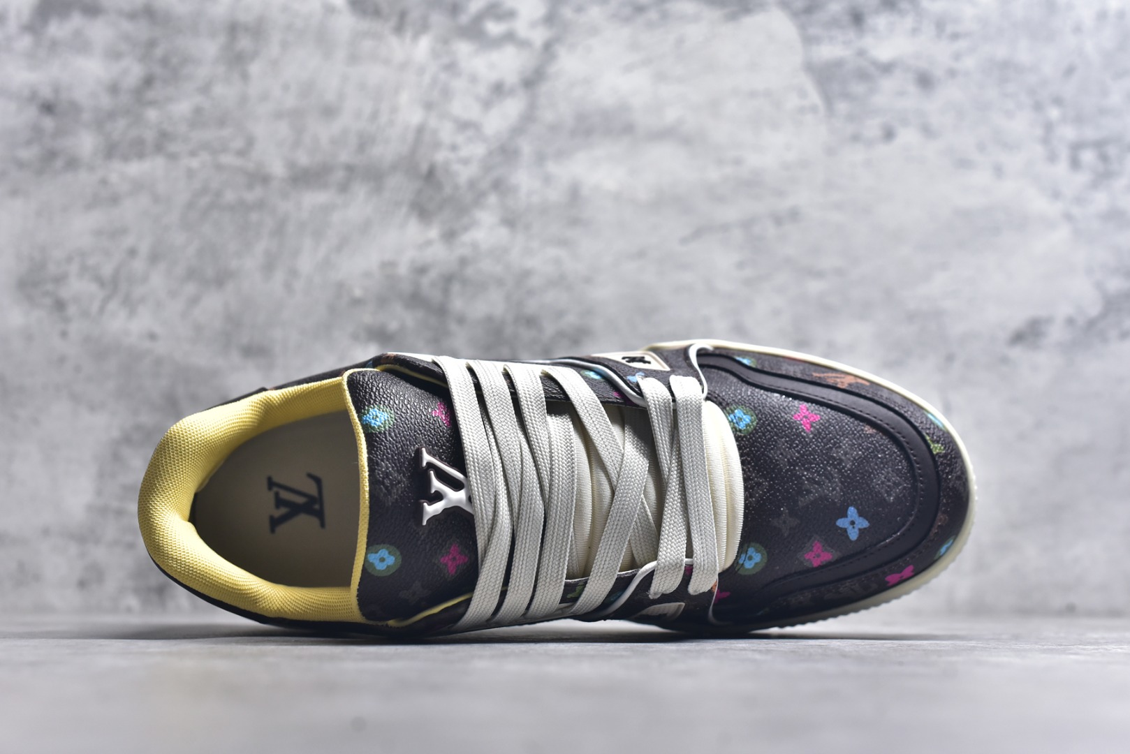 图片[4]-#AM-甄选 碾压市场7××版本 独家𝑻𝒓𝒂𝒊𝒏𝒆𝒓 现货入库💪🏻 救市品质 走量拉新神器 独家高定版最强平替 价格优势碾压市场 救市批次 高端零售 外贸专供 原版购入开发 正确空胶工艺 ZP级全套包装 完美楦型 正确卡色 大底TPU 质感媲美原版 细节与原版一致 注意区分市面通货 比肩高定 尺码：35-46-选品中心