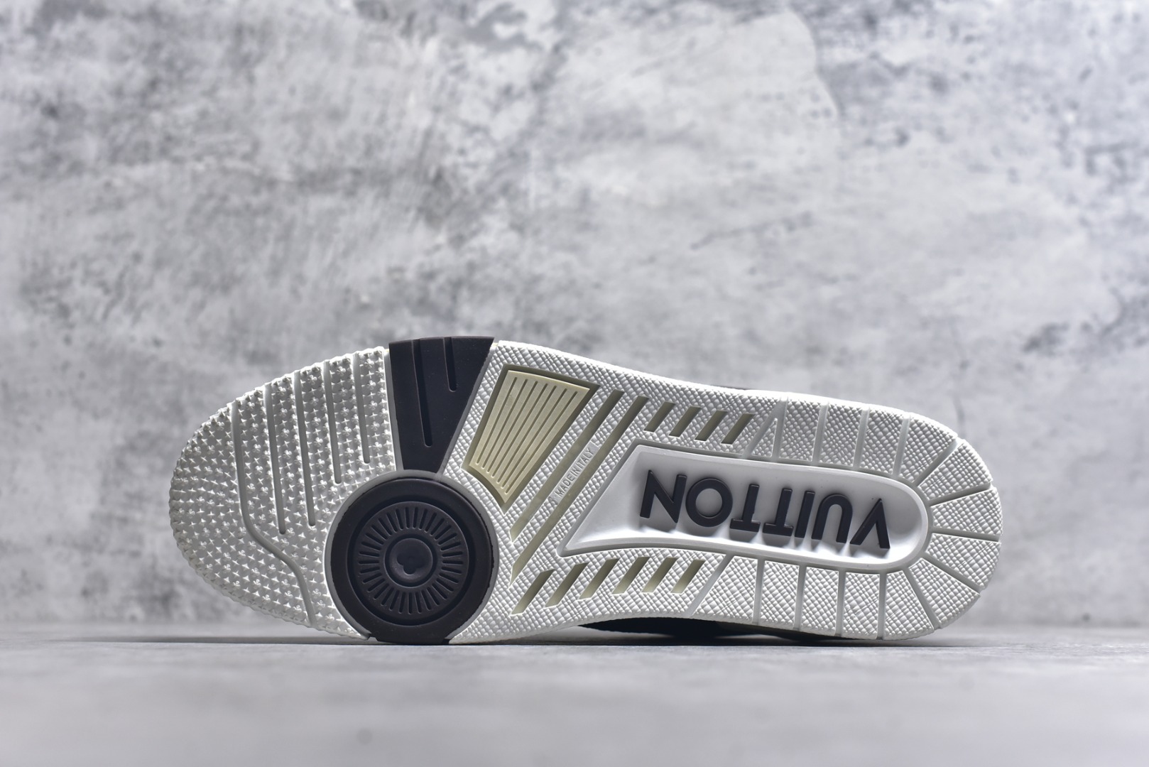 图片[6]-#AM-甄选 碾压市场7××版本 独家𝑻𝒓𝒂𝒊𝒏𝒆𝒓 现货入库💪🏻 救市品质 走量拉新神器 独家高定版最强平替 价格优势碾压市场 救市批次 高端零售 外贸专供 原版购入开发 正确空胶工艺 ZP级全套包装 完美楦型 正确卡色 大底TPU 质感媲美原版 细节与原版一致 注意区分市面通货 比肩高定 尺码：35-46-选品中心