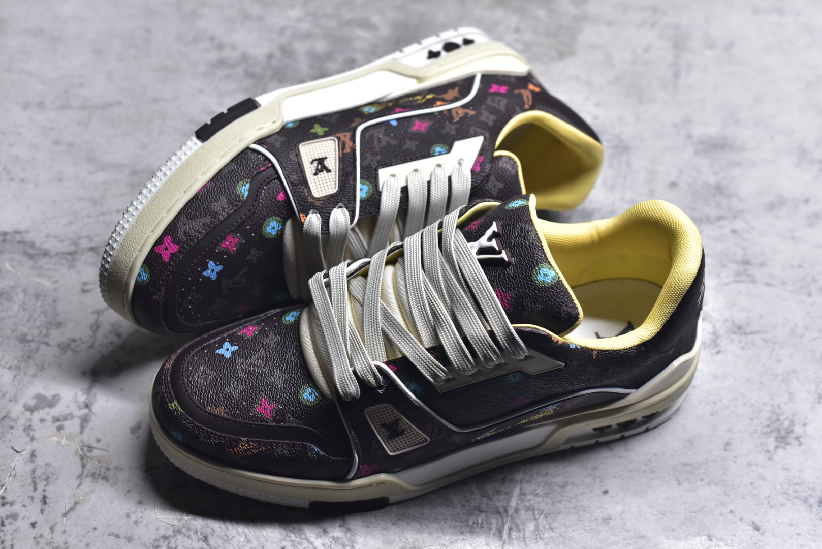 图片[7]-#AM-甄选 碾压市场7××版本 独家𝑻𝒓𝒂𝒊𝒏𝒆𝒓 现货入库💪🏻 救市品质 走量拉新神器 独家高定版最强平替 价格优势碾压市场 救市批次 高端零售 外贸专供 原版购入开发 正确空胶工艺 ZP级全套包装 完美楦型 正确卡色 大底TPU 质感媲美原版 细节与原版一致 注意区分市面通货 比肩高定 尺码：35-46-选品中心