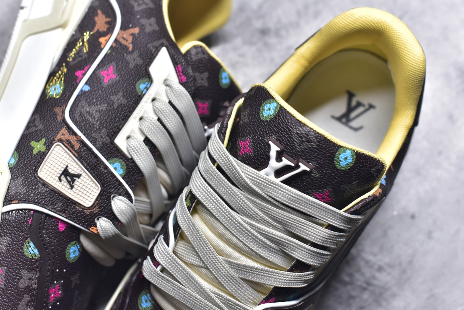 图片[9]-#AM-甄选 碾压市场7××版本 独家𝑻𝒓𝒂𝒊𝒏𝒆𝒓 现货入库💪🏻 救市品质 走量拉新神器 独家高定版最强平替 价格优势碾压市场 救市批次 高端零售 外贸专供 原版购入开发 正确空胶工艺 ZP级全套包装 完美楦型 正确卡色 大底TPU 质感媲美原版 细节与原版一致 注意区分市面通货 比肩高定 尺码：35-46-选品中心