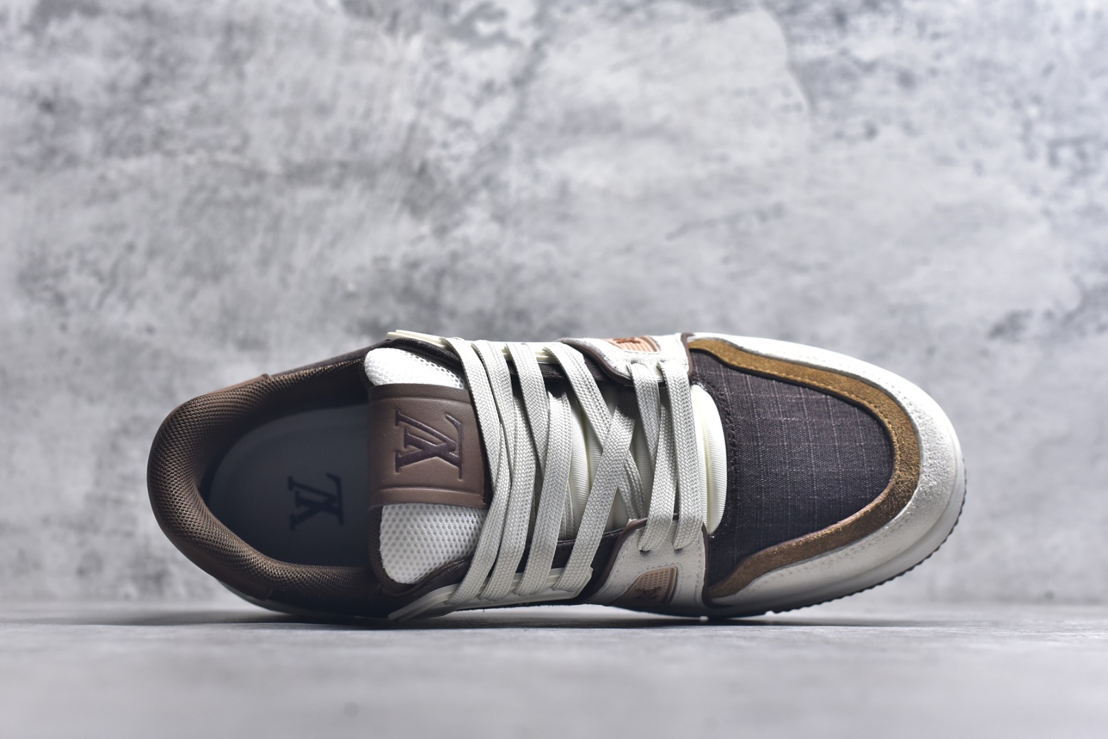 图片[4]-#AM-甄选 碾压市场7××版本 独家𝑻𝒓𝒂𝒊𝒏𝒆𝒓 现货入库💪🏻 救市品质 走量拉新神器 独家高定版最强平替 价格优势碾压市场 救市批次 高端零售 外贸专供 原版购入开发 正确空胶工艺 ZP级全套包装 完美楦型 正确卡色 大底TPU 质感媲美原版 细节与原版一致 注意区分市面通货 比肩高定 尺码：35-46-选品中心