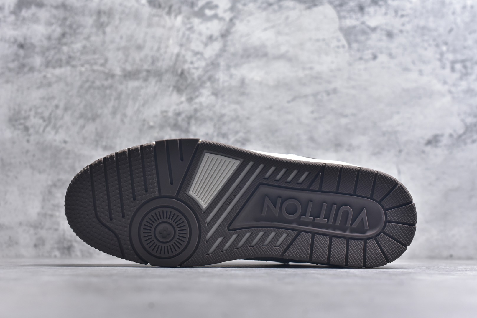 图片[6]-#AM-甄选 碾压市场7××版本 独家𝑻𝒓𝒂𝒊𝒏𝒆𝒓 现货入库💪🏻 救市品质 走量拉新神器 独家高定版最强平替 价格优势碾压市场 救市批次 高端零售 外贸专供 原版购入开发 正确空胶工艺 ZP级全套包装 完美楦型 正确卡色 大底TPU 质感媲美原版 细节与原版一致 注意区分市面通货 比肩高定 尺码：35-46-选品中心