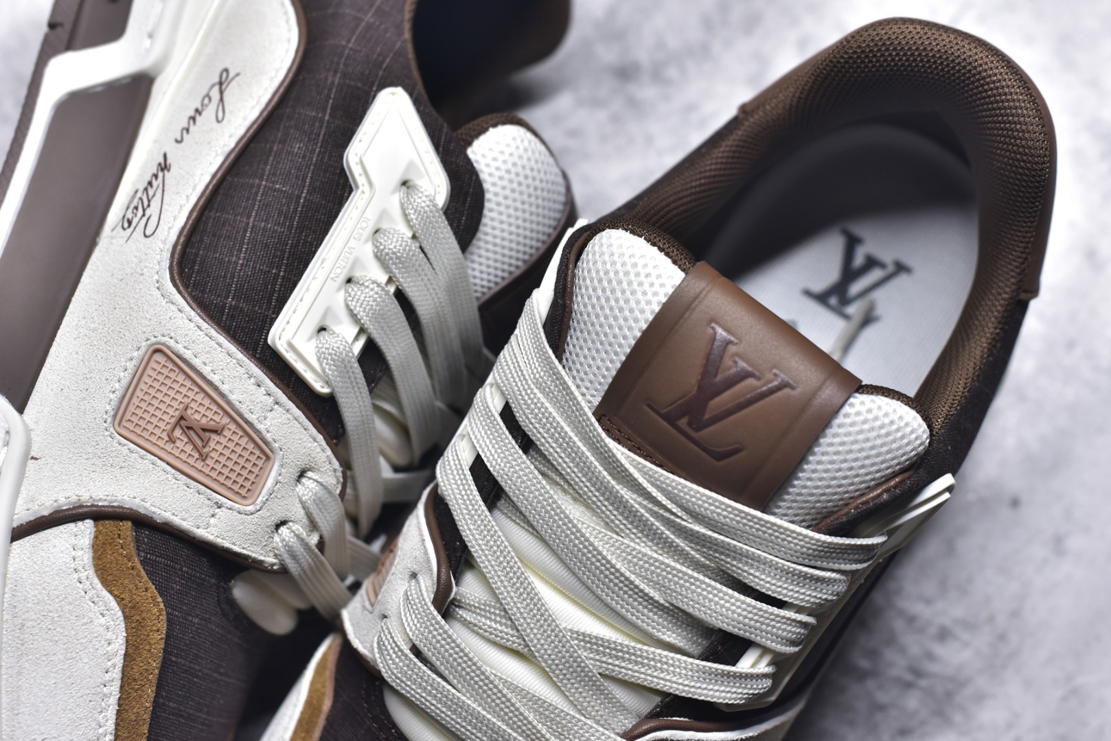 图片[9]-#AM-甄选 碾压市场7××版本 独家𝑻𝒓𝒂𝒊𝒏𝒆𝒓 现货入库💪🏻 救市品质 走量拉新神器 独家高定版最强平替 价格优势碾压市场 救市批次 高端零售 外贸专供 原版购入开发 正确空胶工艺 ZP级全套包装 完美楦型 正确卡色 大底TPU 质感媲美原版 细节与原版一致 注意区分市面通货 比肩高定 尺码：35-46-选品中心