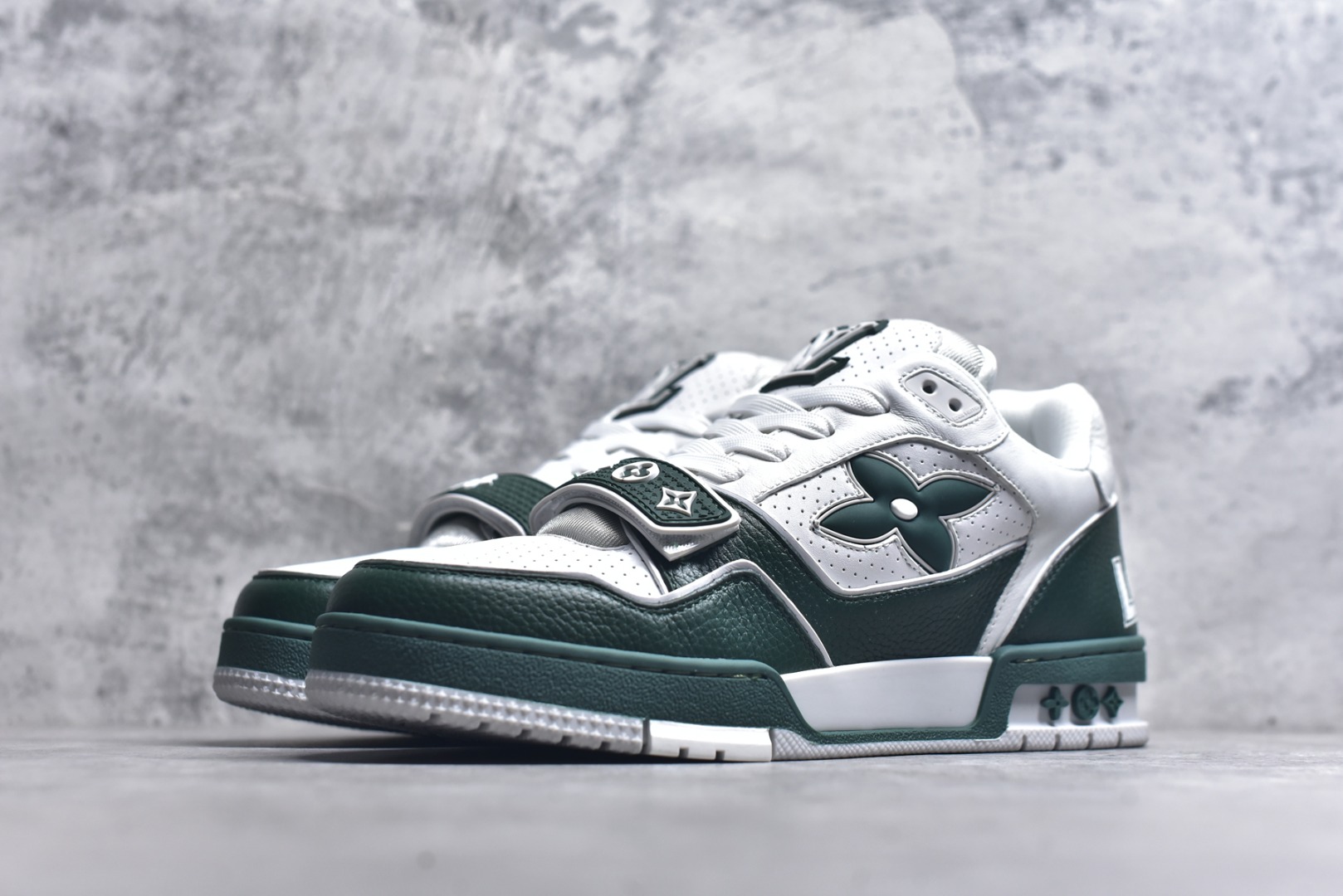 图片[2]-#AM-甄选 碾压市场7××版本 独家𝑻𝒓𝒂𝒊𝒏𝒆𝒓 现货入库💪🏻 救市品质 走量拉新神器 独家高定版最强平替 价格优势碾压市场 救市批次 高端零售 外贸专供 原版购入开发 正确空胶工艺 ZP级全套包装 完美楦型 正确卡色 大底TPU 质感媲美原版 细节与原版一致 注意区分市面通货 比肩高定 尺码：39-46-选品中心