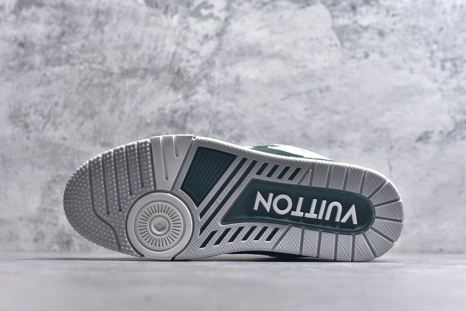 图片[6]-#AM-甄选 碾压市场7××版本 独家𝑻𝒓𝒂𝒊𝒏𝒆𝒓 现货入库💪🏻 救市品质 走量拉新神器 独家高定版最强平替 价格优势碾压市场 救市批次 高端零售 外贸专供 原版购入开发 正确空胶工艺 ZP级全套包装 完美楦型 正确卡色 大底TPU 质感媲美原版 细节与原版一致 注意区分市面通货 比肩高定 尺码：39-46-选品中心