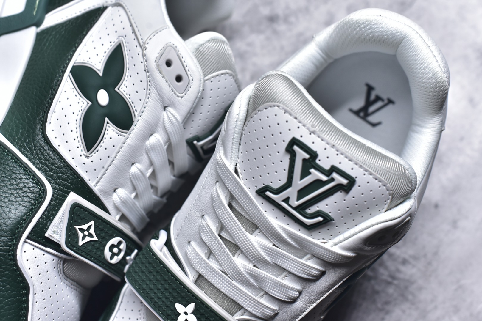 图片[9]-#AM-甄选 碾压市场7××版本 独家𝑻𝒓𝒂𝒊𝒏𝒆𝒓 现货入库💪🏻 救市品质 走量拉新神器 独家高定版最强平替 价格优势碾压市场 救市批次 高端零售 外贸专供 原版购入开发 正确空胶工艺 ZP级全套包装 完美楦型 正确卡色 大底TPU 质感媲美原版 细节与原版一致 注意区分市面通货 比肩高定 尺码：39-46-选品中心