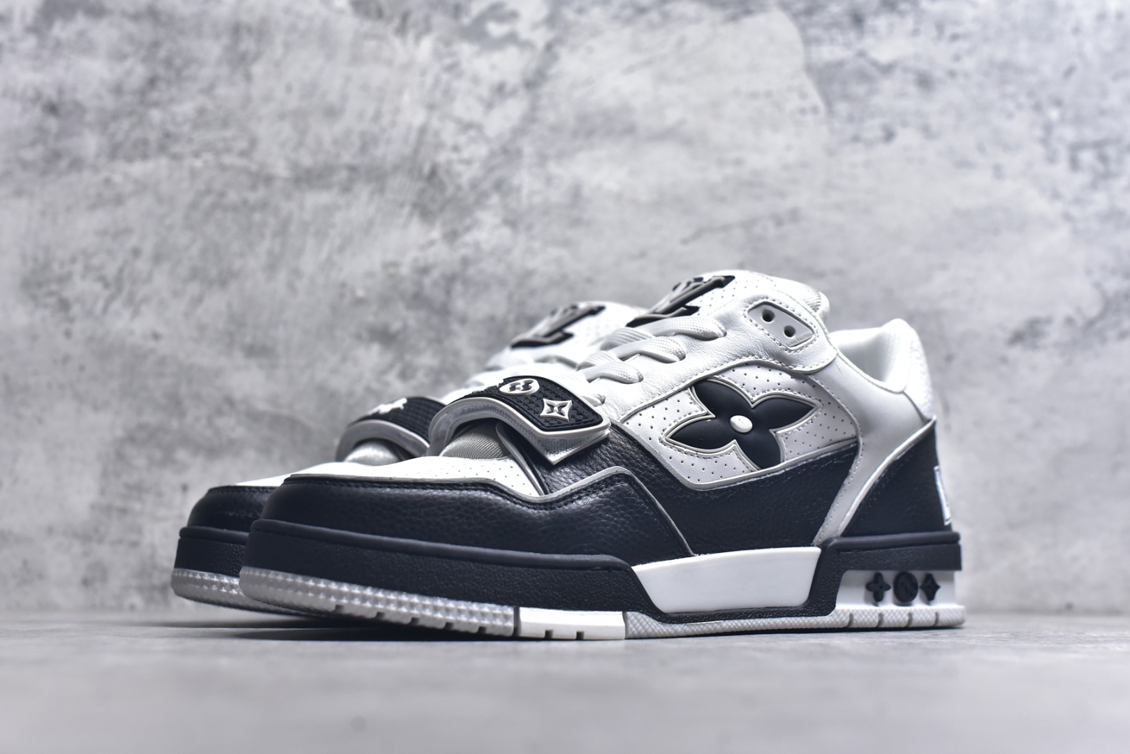 图片[2]-#AM-甄选 碾压市场7××版本 独家𝑻𝒓𝒂𝒊𝒏𝒆𝒓 现货入库💪🏻 救市品质 走量拉新神器 独家高定版最强平替 价格优势碾压市场 救市批次 高端零售 外贸专供 原版购入开发 正确空胶工艺 ZP级全套包装 完美楦型 正确卡色 大底TPU 质感媲美原版 细节与原版一致 注意区分市面通货 比肩高定 尺码：39-46-选品中心