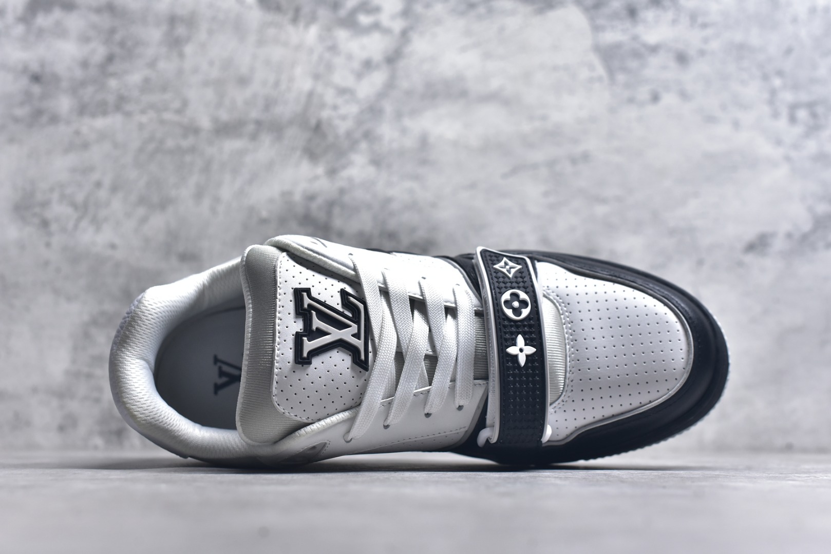 图片[4]-#AM-甄选 碾压市场7××版本 独家𝑻𝒓𝒂𝒊𝒏𝒆𝒓 现货入库💪🏻 救市品质 走量拉新神器 独家高定版最强平替 价格优势碾压市场 救市批次 高端零售 外贸专供 原版购入开发 正确空胶工艺 ZP级全套包装 完美楦型 正确卡色 大底TPU 质感媲美原版 细节与原版一致 注意区分市面通货 比肩高定 尺码：39-46-选品中心