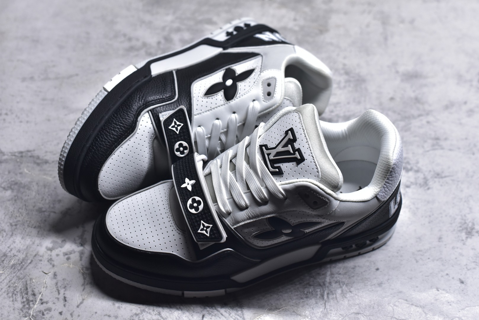 图片[7]-#AM-甄选 碾压市场7××版本 独家𝑻𝒓𝒂𝒊𝒏𝒆𝒓 现货入库💪🏻 救市品质 走量拉新神器 独家高定版最强平替 价格优势碾压市场 救市批次 高端零售 外贸专供 原版购入开发 正确空胶工艺 ZP级全套包装 完美楦型 正确卡色 大底TPU 质感媲美原版 细节与原版一致 注意区分市面通货 比肩高定 尺码：39-46-选品中心