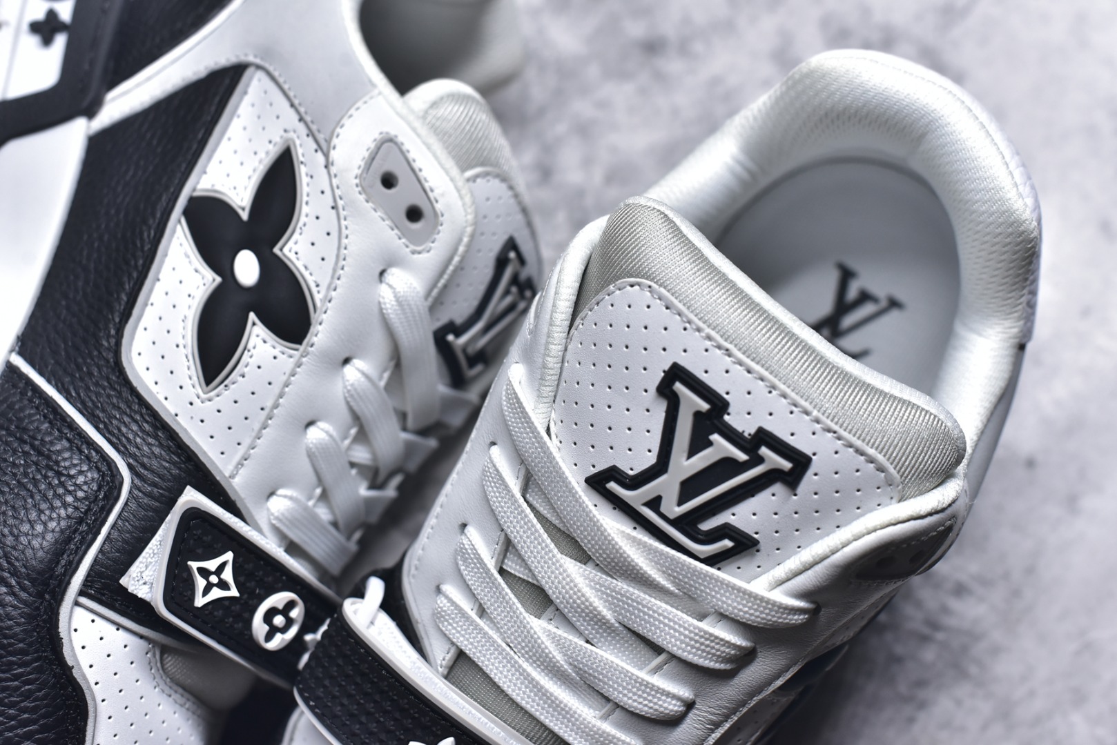 图片[9]-#AM-甄选 碾压市场7××版本 独家𝑻𝒓𝒂𝒊𝒏𝒆𝒓 现货入库💪🏻 救市品质 走量拉新神器 独家高定版最强平替 价格优势碾压市场 救市批次 高端零售 外贸专供 原版购入开发 正确空胶工艺 ZP级全套包装 完美楦型 正确卡色 大底TPU 质感媲美原版 细节与原版一致 注意区分市面通货 比肩高定 尺码：39-46-选品中心