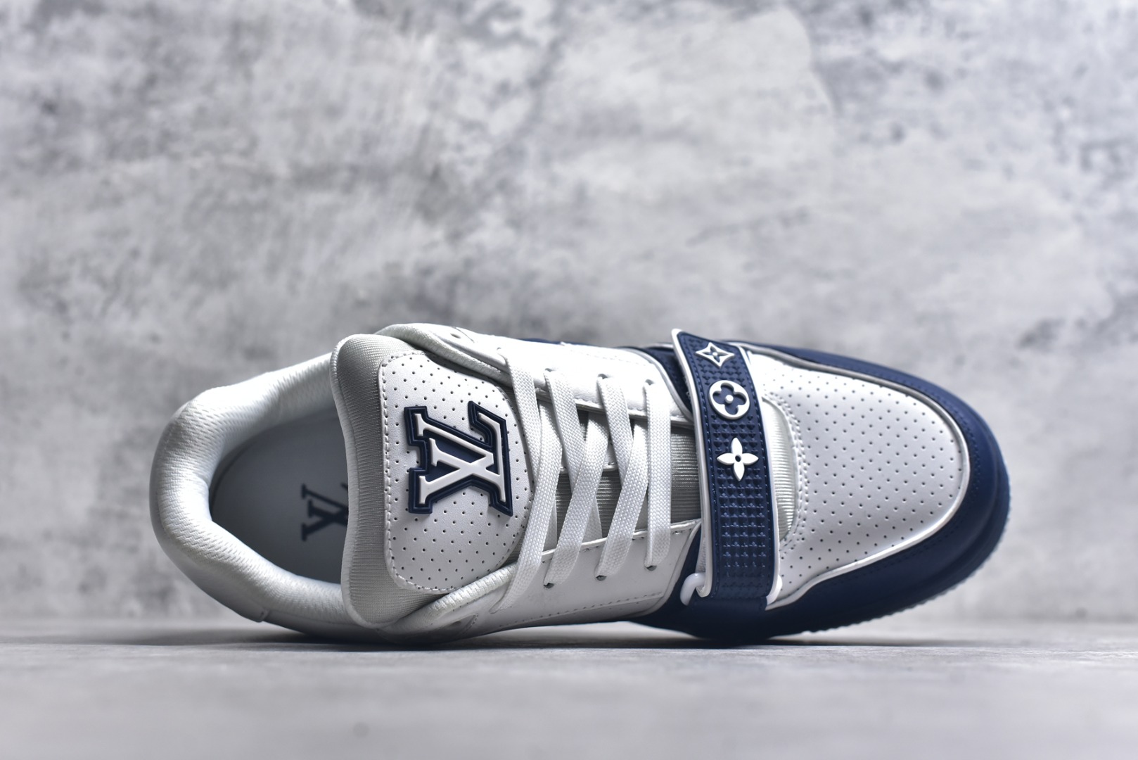 图片[4]-#AM-甄选 碾压市场7××版本 独家𝑻𝒓𝒂𝒊𝒏𝒆𝒓 现货入库💪🏻 救市品质 走量拉新神器 独家高定版最强平替 价格优势碾压市场 救市批次 高端零售 外贸专供 原版购入开发 正确空胶工艺 ZP级全套包装 完美楦型 正确卡色 大底TPU 质感媲美原版 细节与原版一致 注意区分市面通货 比肩高定 尺码：39-46-选品中心