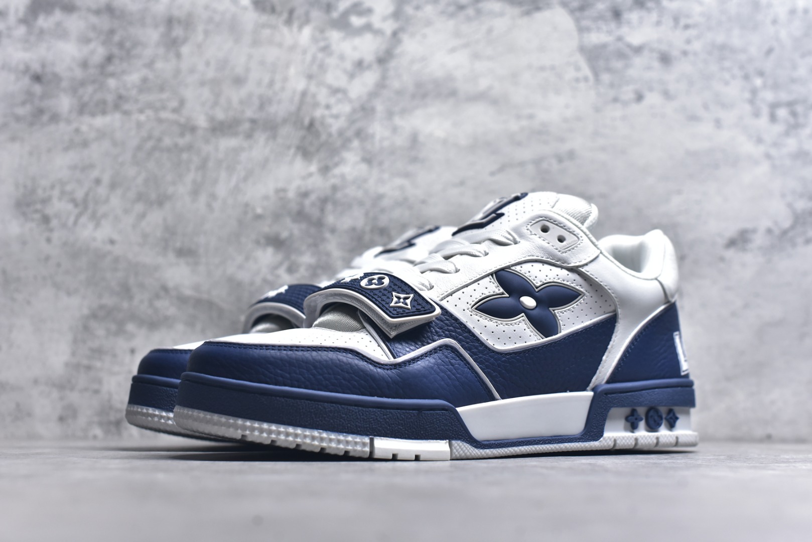 图片[2]-#AM-甄选 碾压市场7××版本 独家𝑻𝒓𝒂𝒊𝒏𝒆𝒓 现货入库💪🏻 救市品质 走量拉新神器 独家高定版最强平替 价格优势碾压市场 救市批次 高端零售 外贸专供 原版购入开发 正确空胶工艺 ZP级全套包装 完美楦型 正确卡色 大底TPU 质感媲美原版 细节与原版一致 注意区分市面通货 比肩高定 尺码：39-46-选品中心